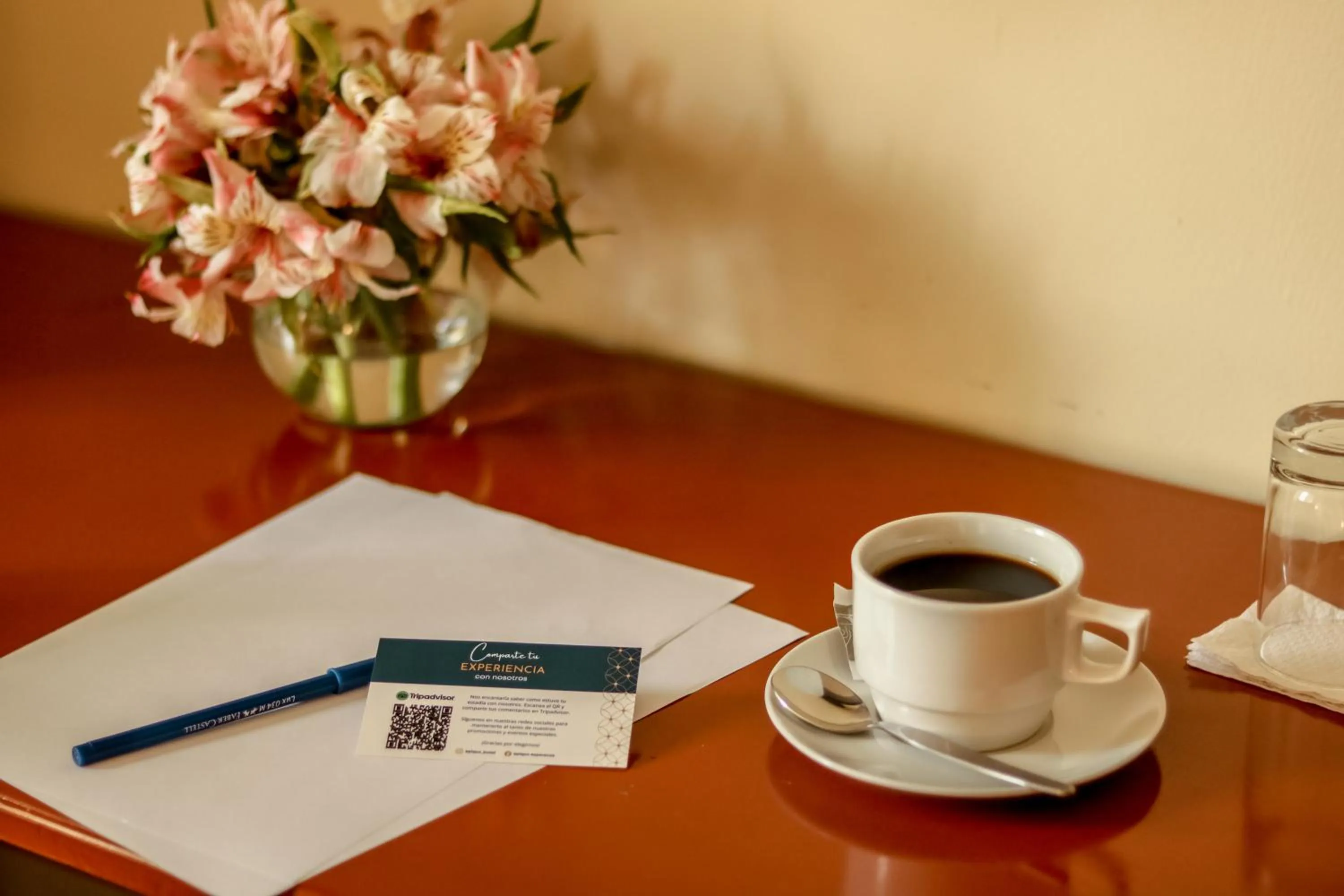 Coffee/tea facilities in Epiqus Hotel