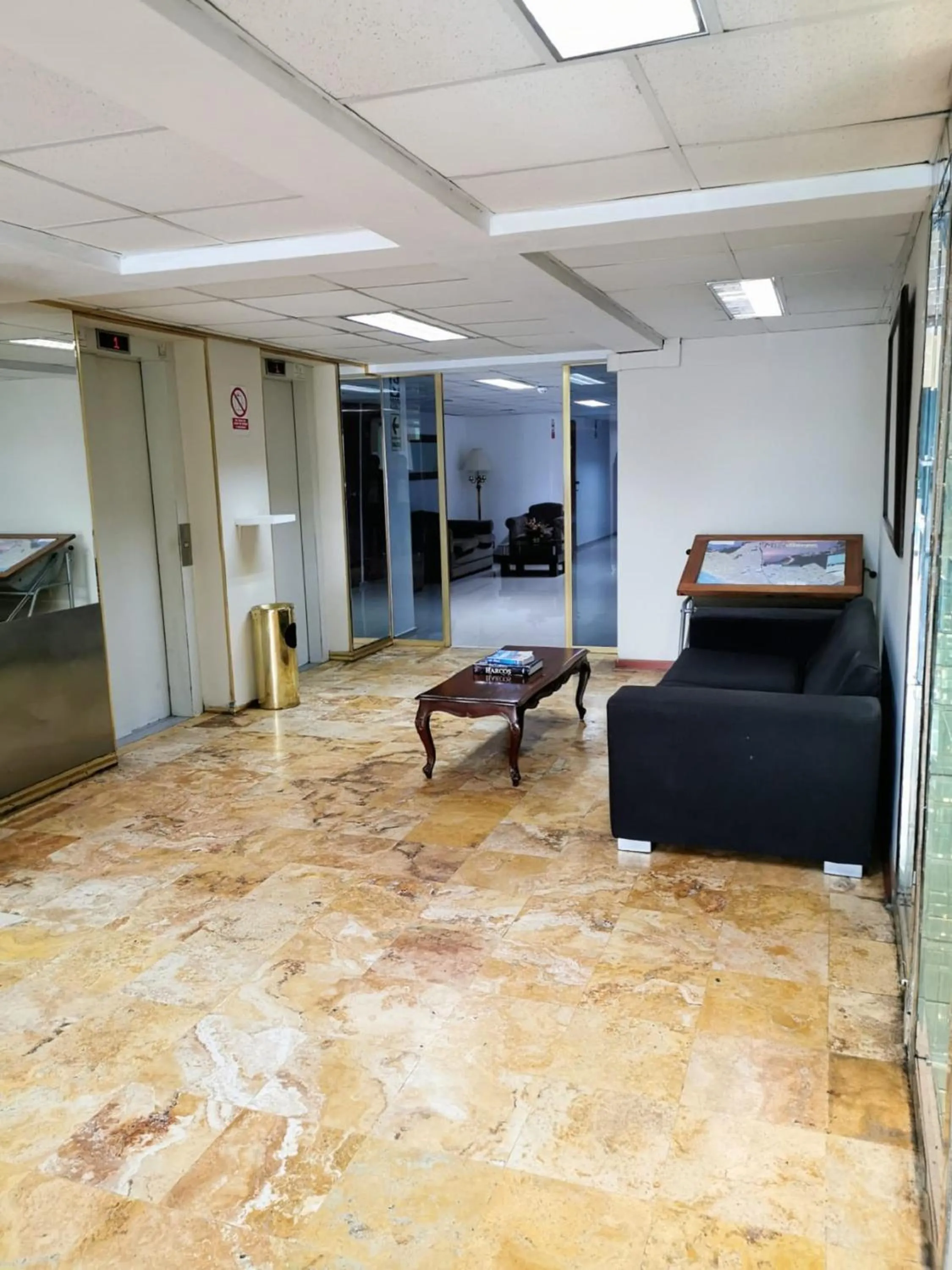 Living room in Epiqus Hotel