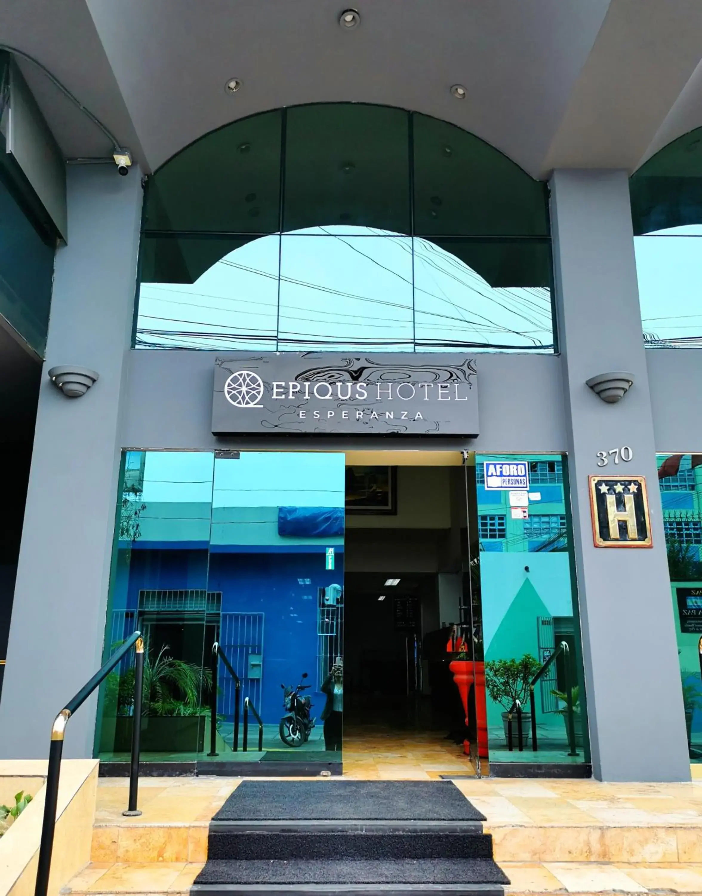 Facade/entrance in Epiqus Hotel Facade/entrance in Epiqus Hotel