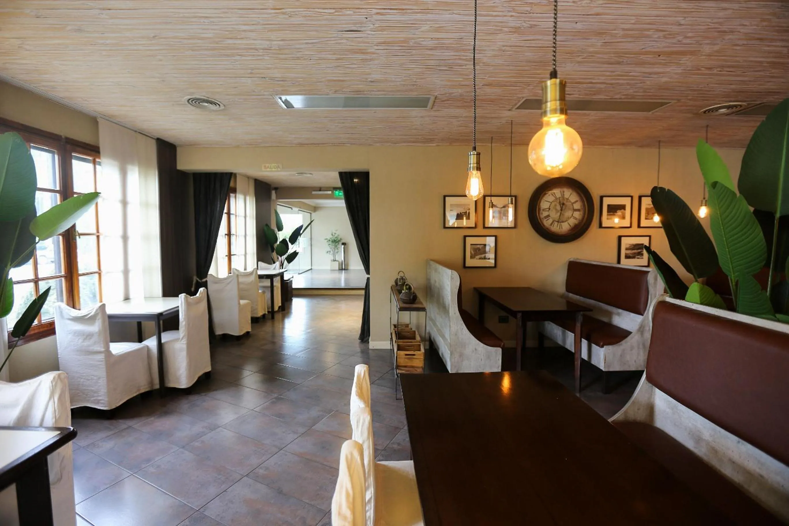 Dining area in Hotel Bahia Redonda