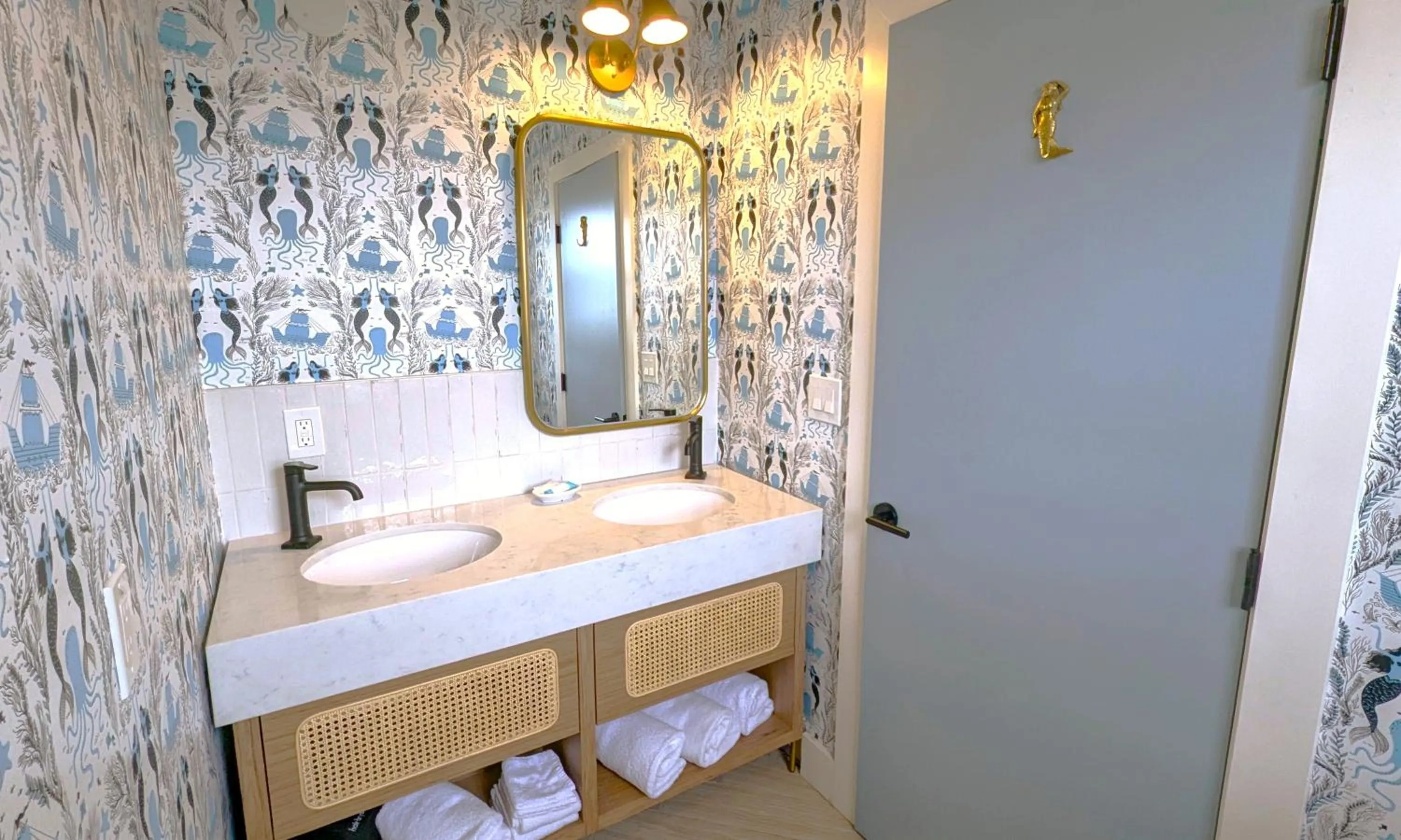 Bathroom in Seaway Inn