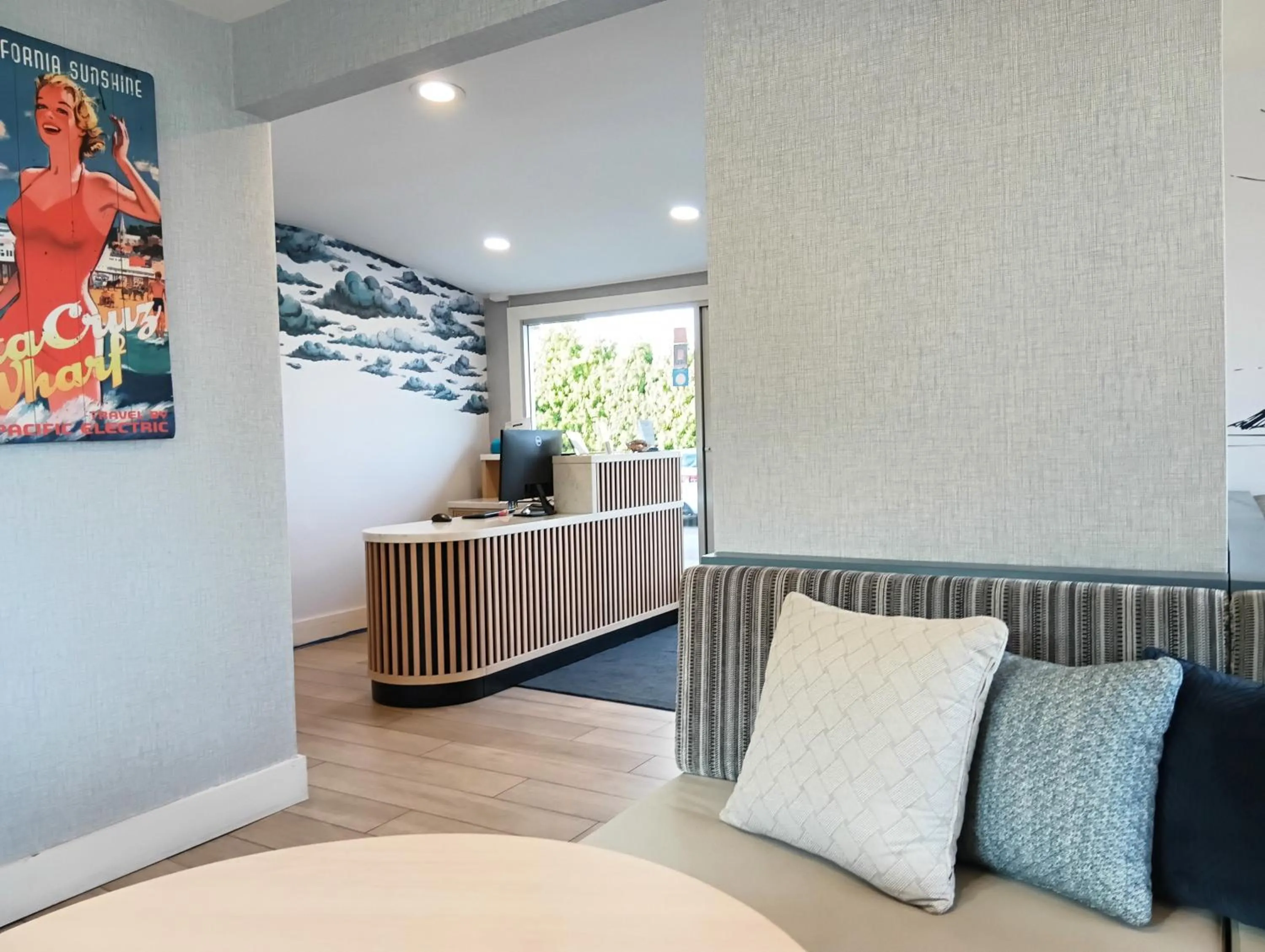 Property building, Bed in Seaway Inn