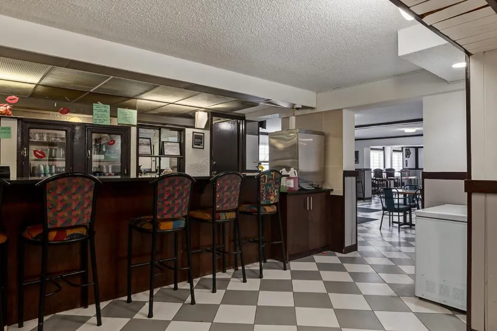 Airport Traveller's Inn