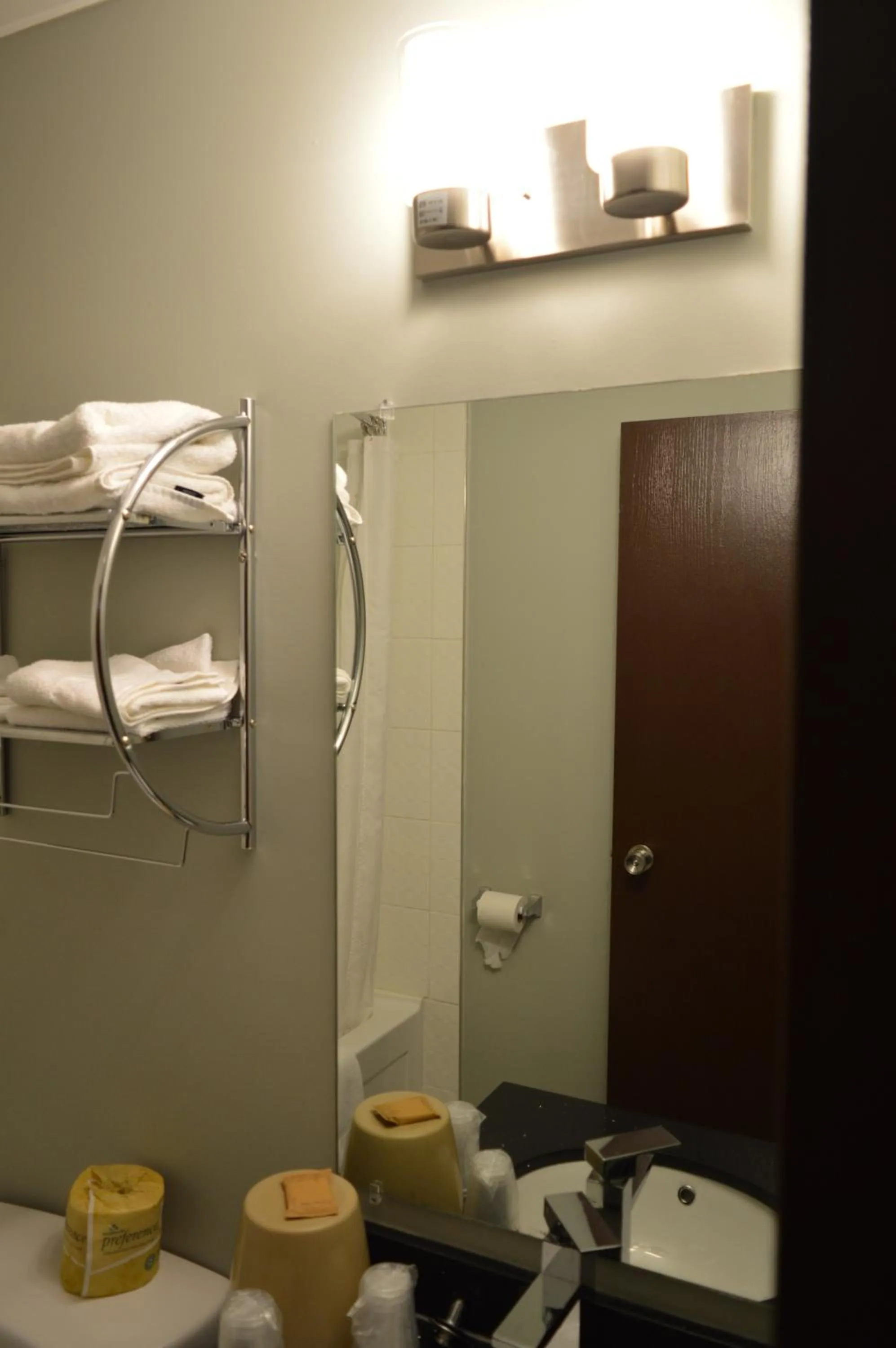 Airport Traveller's Inn