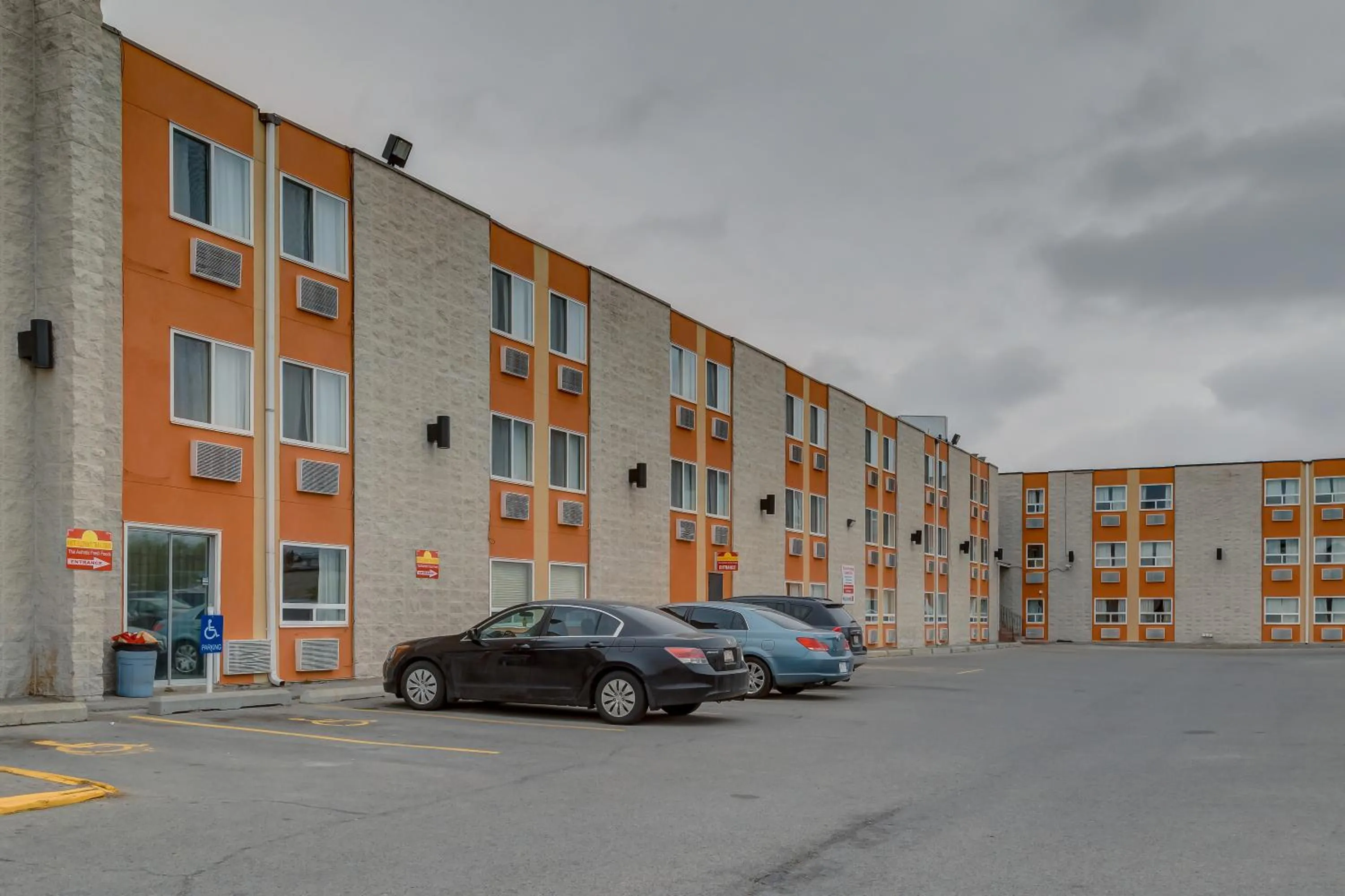 Property building in Airport Traveller's Inn