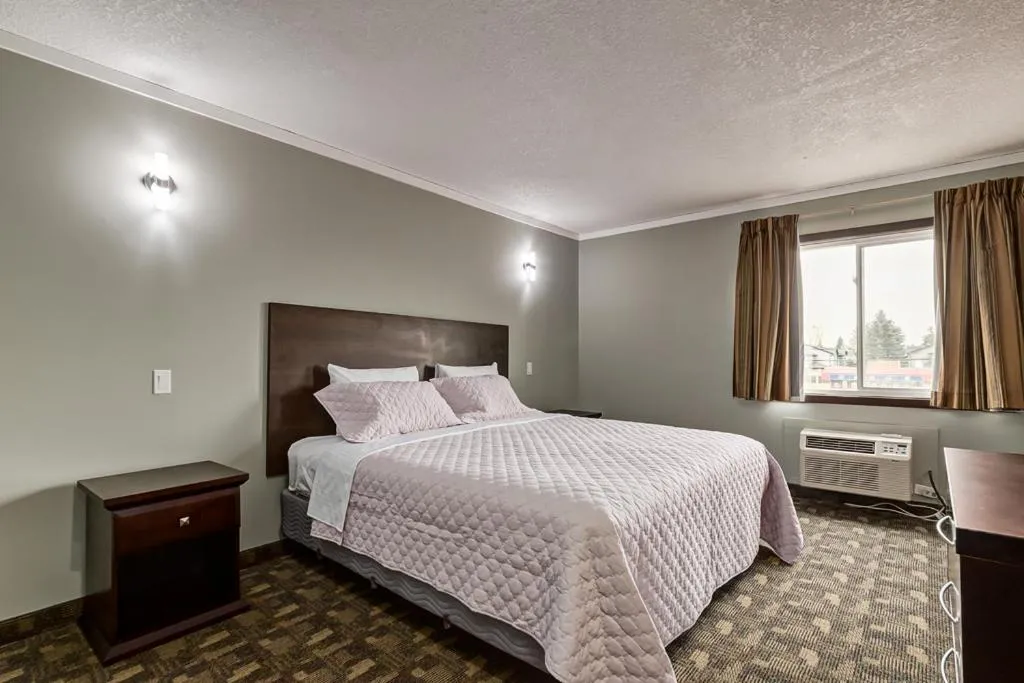 Bed in Airport Traveller's Inn