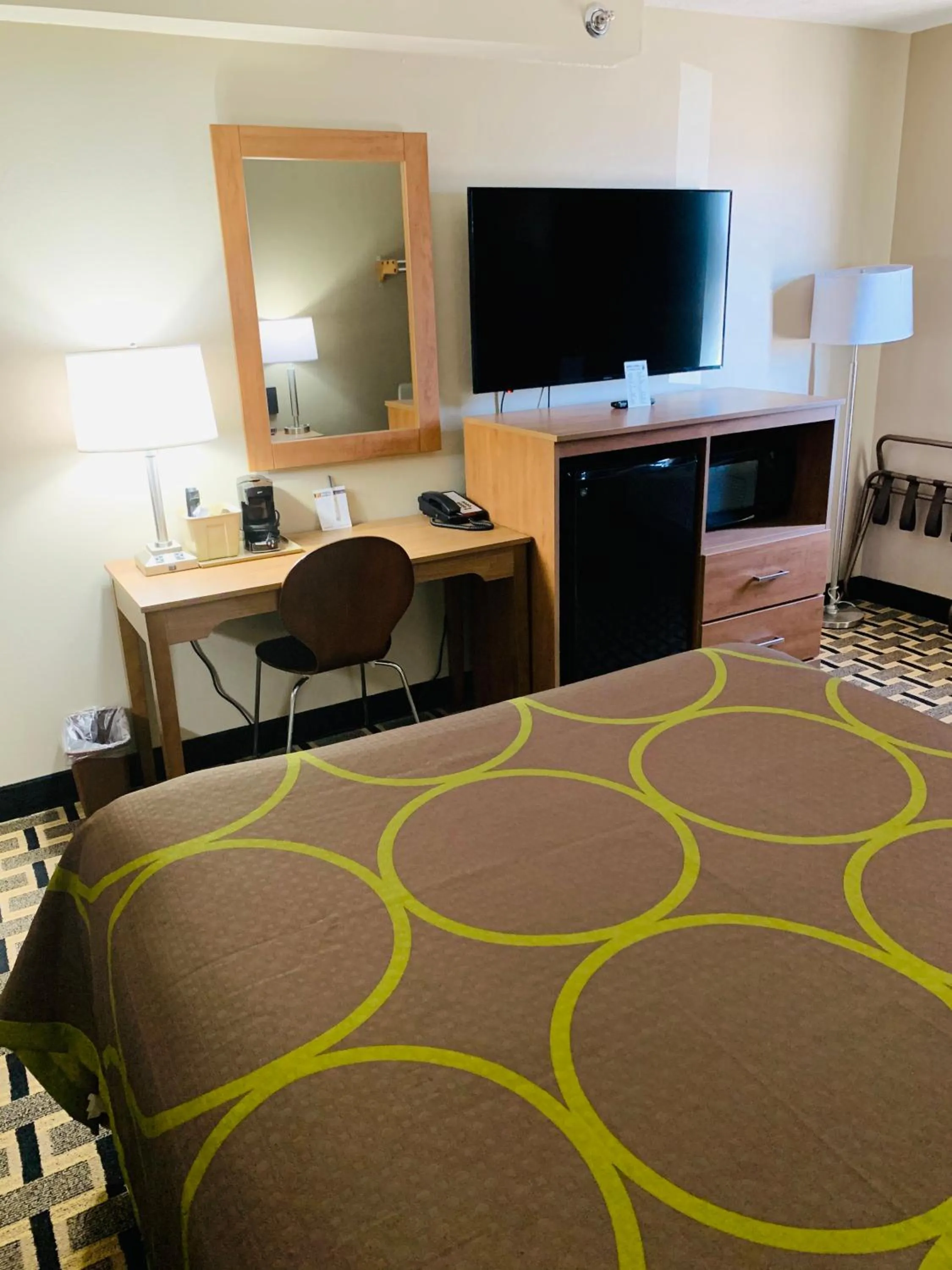 hair dresser, Bed in Super 8 by Wyndham O Neill NE