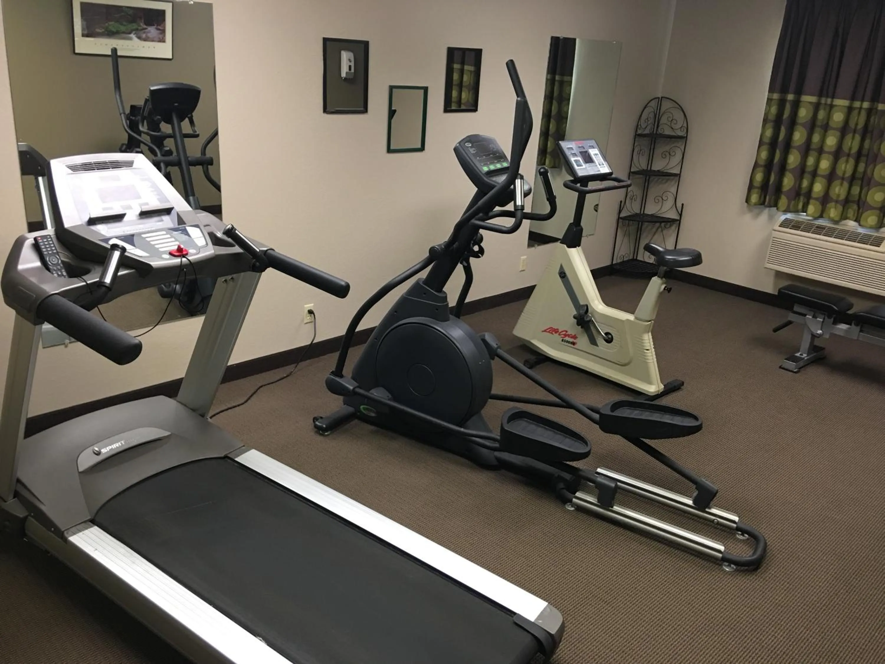 Fitness centre/facilities in Super 8 by Wyndham O Neill NE