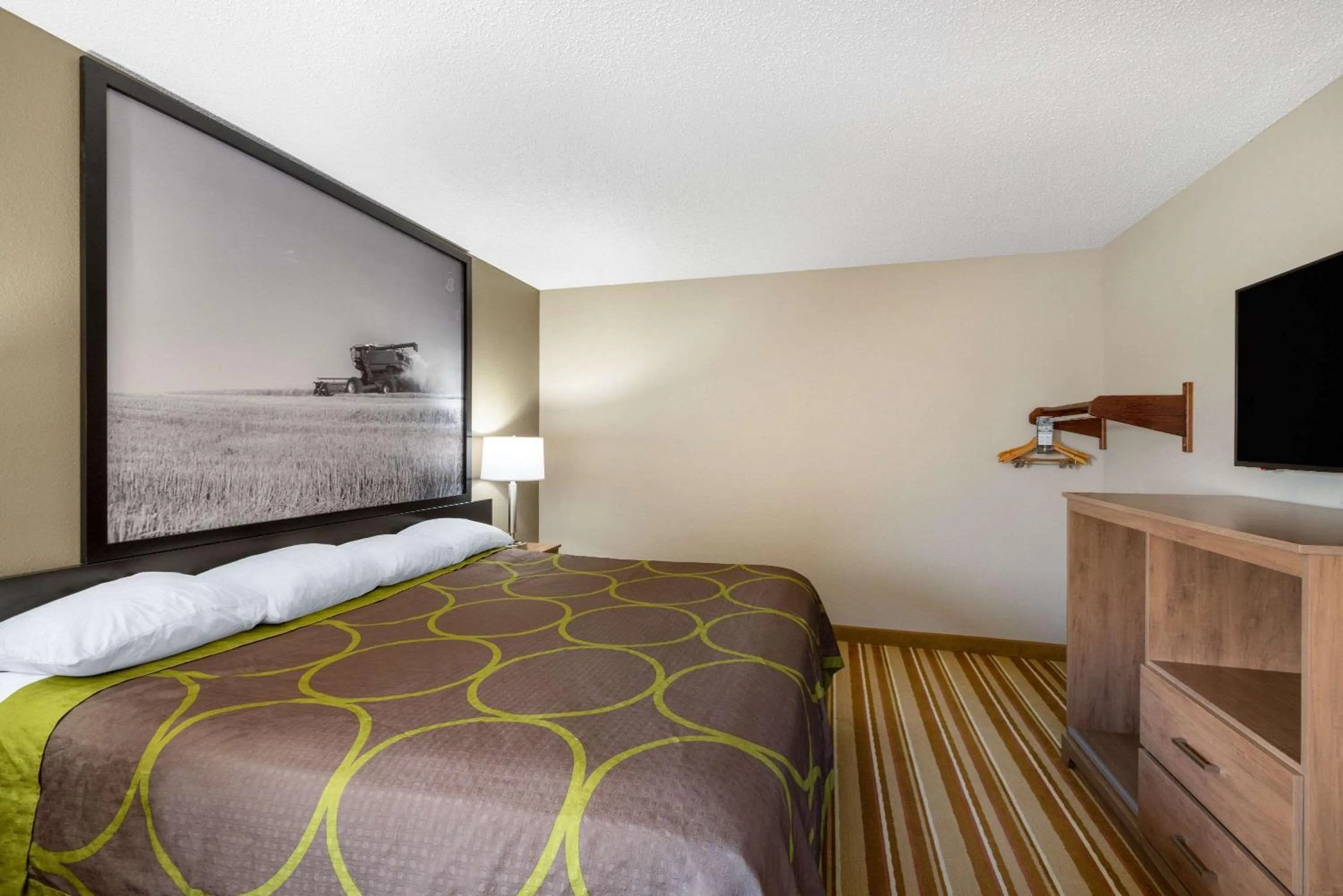 Photo of the whole room, Bed in Super 8 by Wyndham O Neill NE