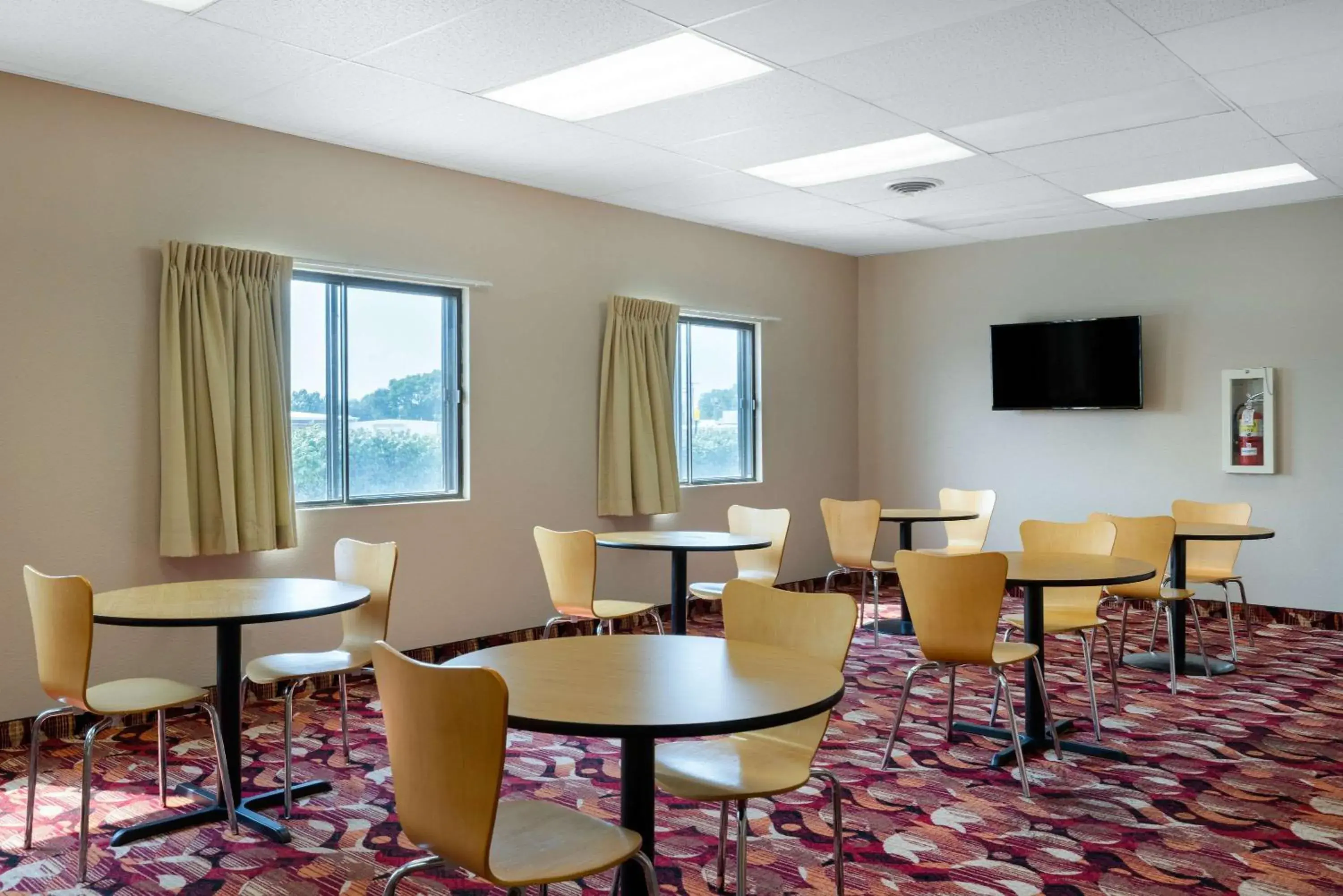 Restaurant/places to eat in Super 8 by Wyndham O Neill NE Restaurant/places to eat in Super 8 by Wyndham O Neill NE