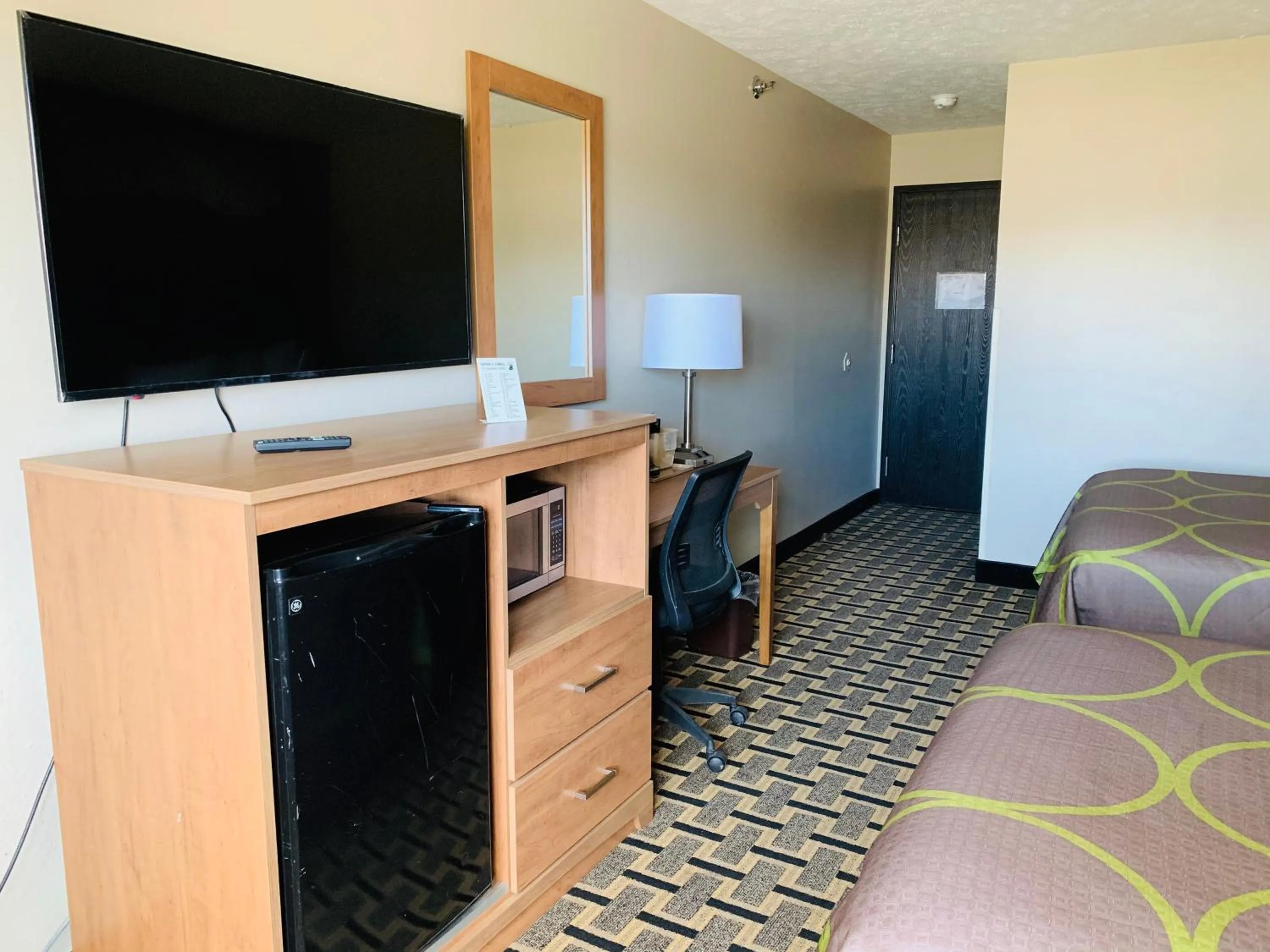 hair dresser, Bed in Super 8 by Wyndham O Neill NE