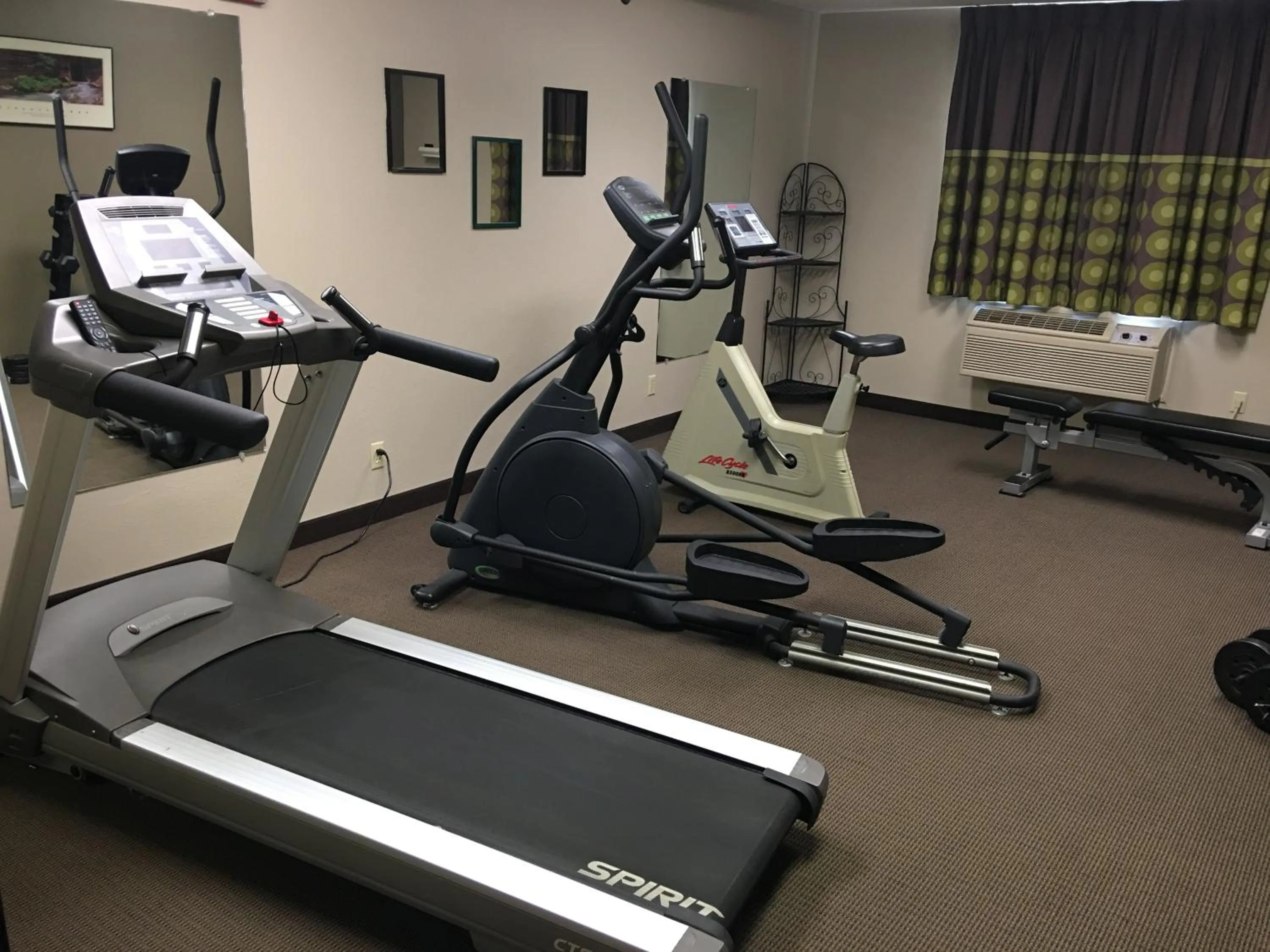 Fitness centre/facilities in Super 8 by Wyndham O Neill NE