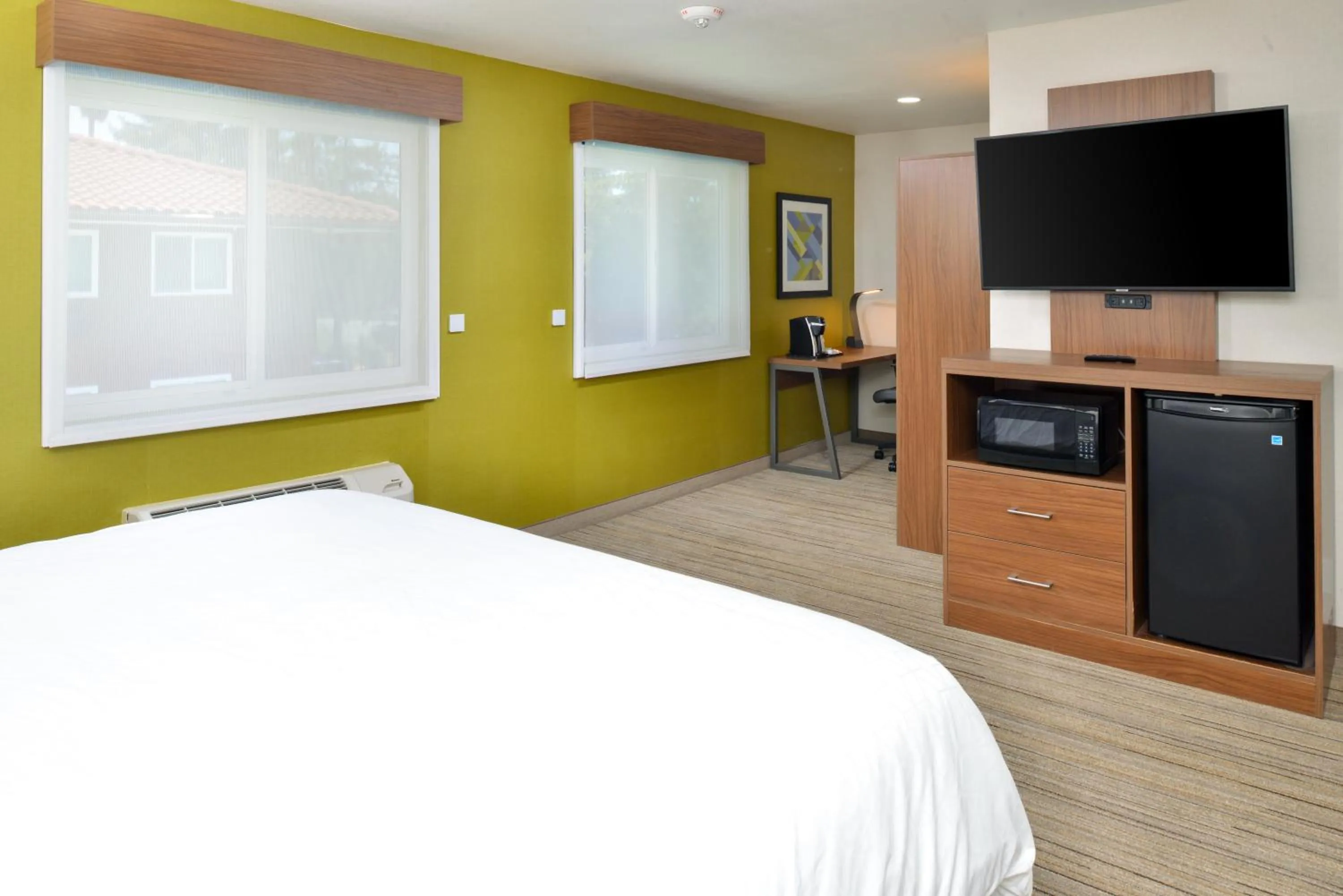 Guests, Bed in Holiday Inn Express - Santa Rosa North by IHG