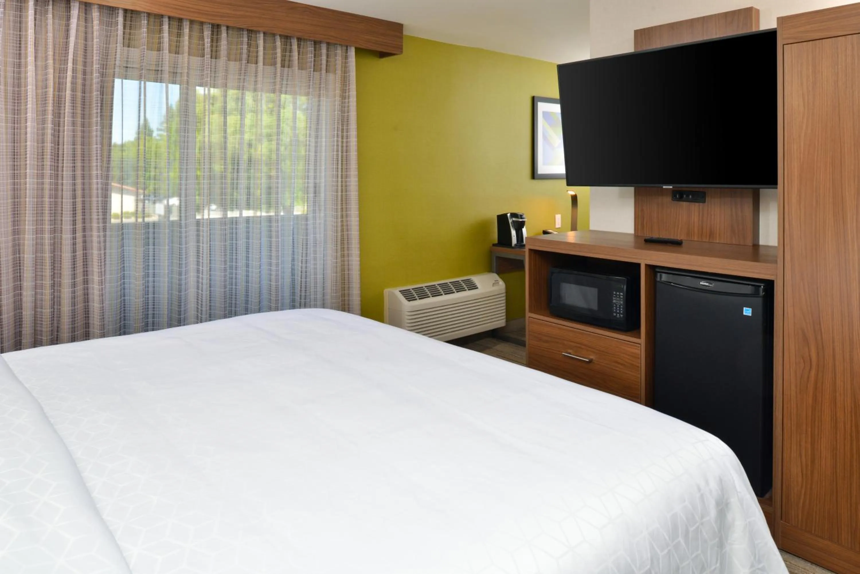 Photo of the whole room, Bed in Holiday Inn Express - Santa Rosa North by IHG