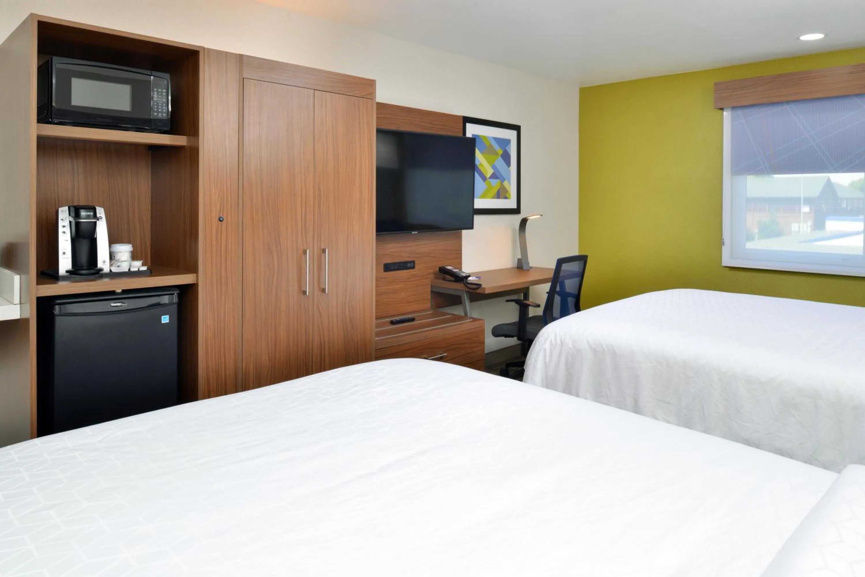 Guests, Bed in Holiday Inn Express - Santa Rosa North by IHG