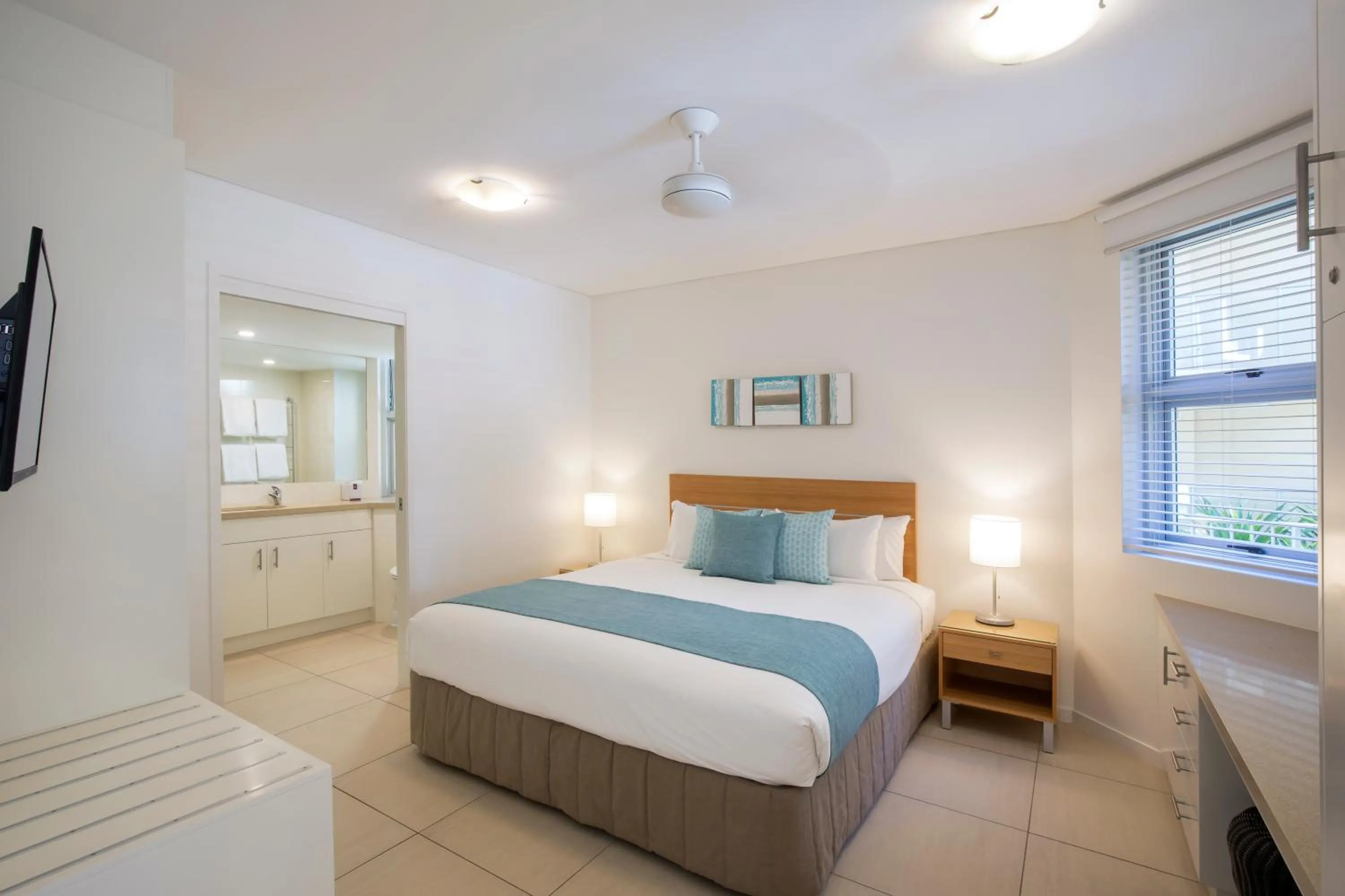 Bedroom, Bed in Maison Noosa