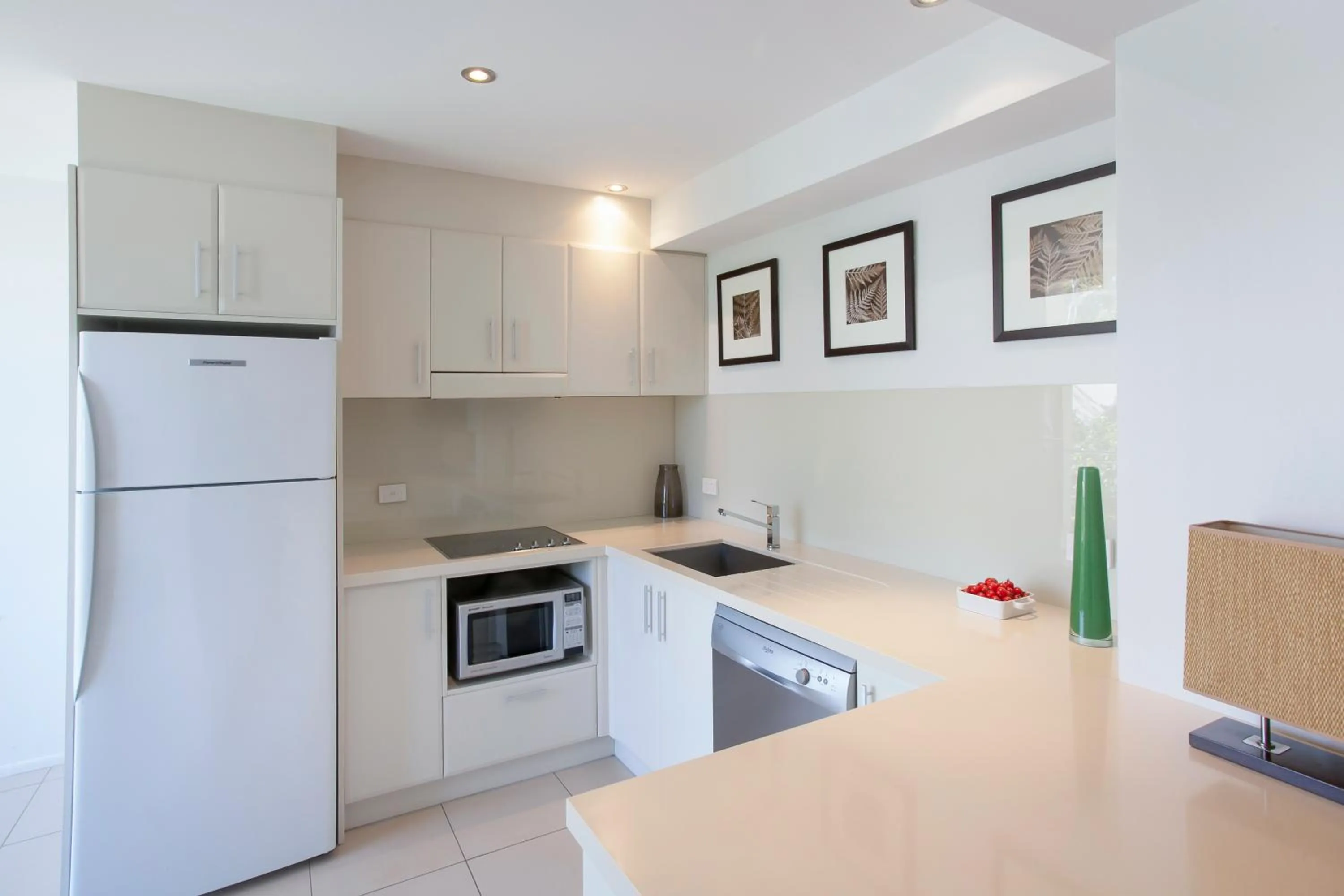 Kitchen or kitchenette in Maison Noosa