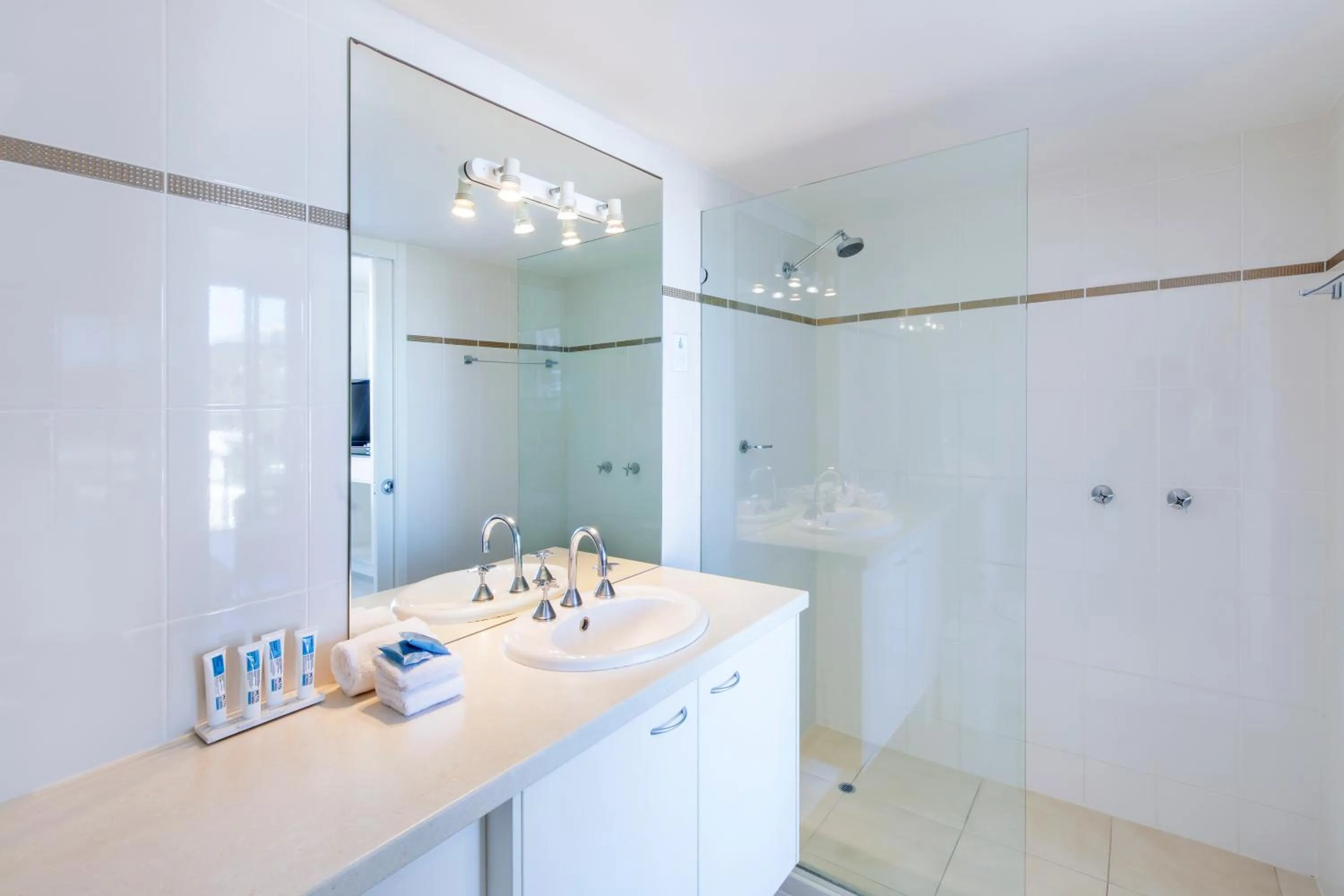 Shower in Maison Noosa