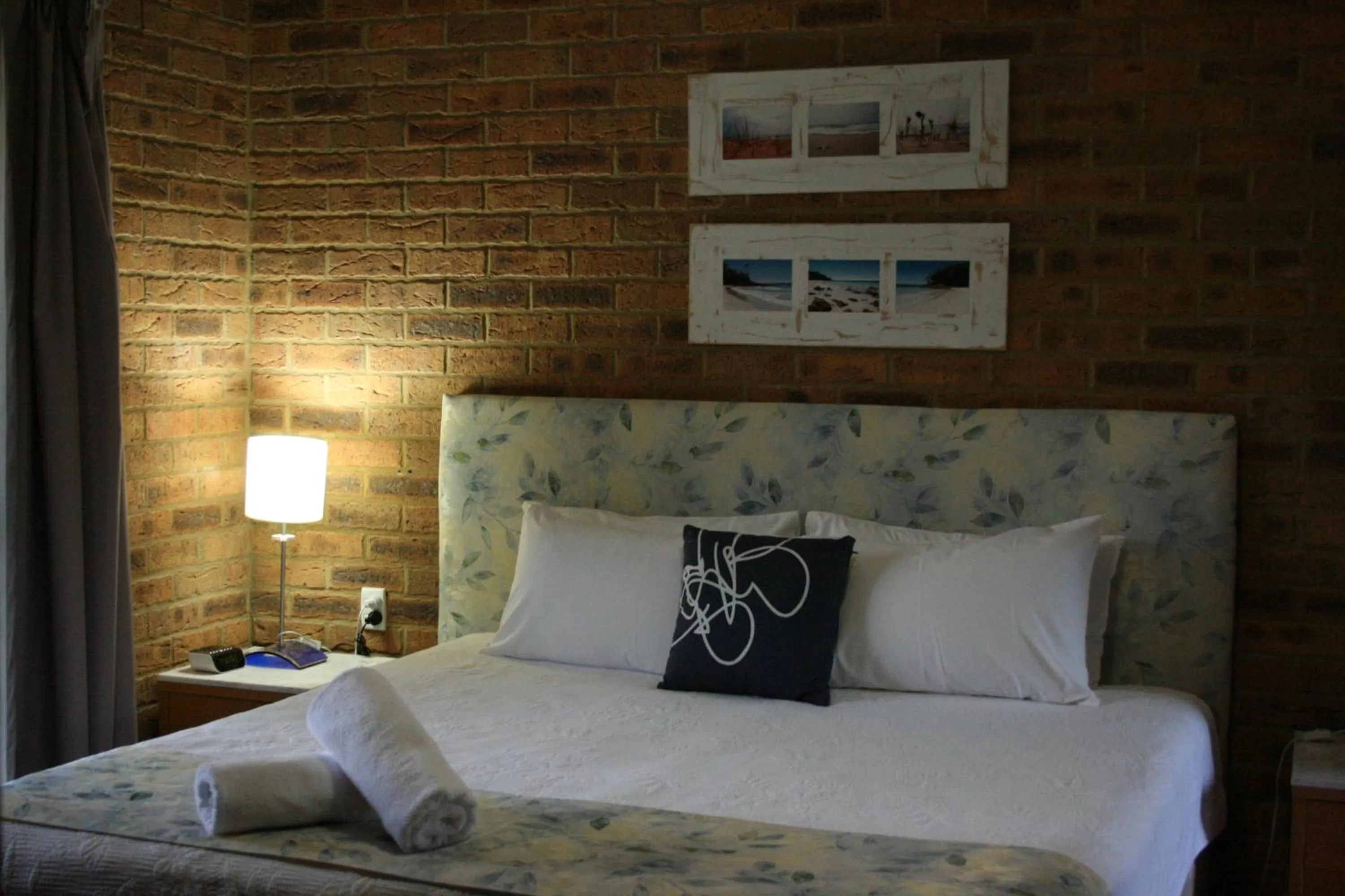 Bed in Hawks Nest Motel