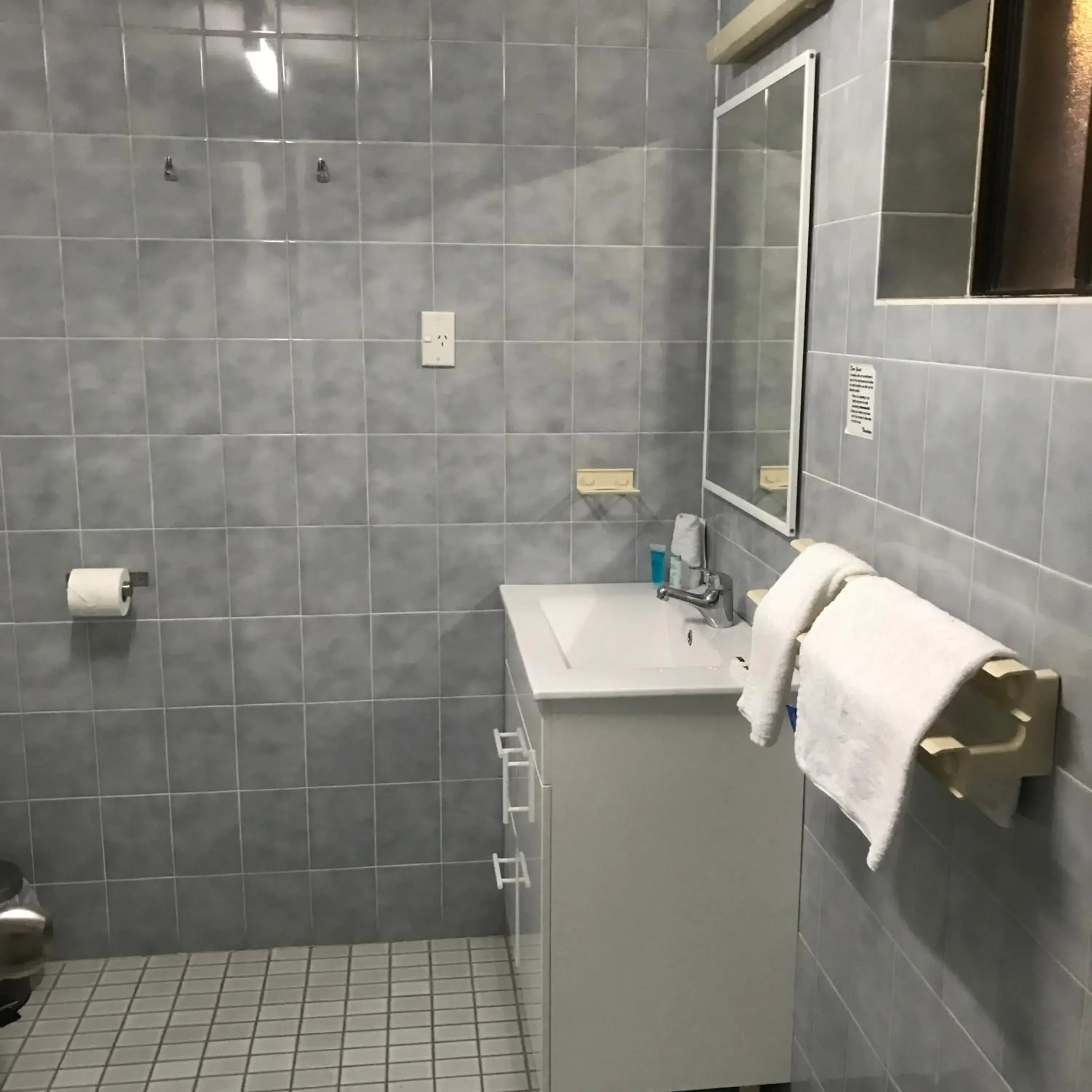 One Bedroom King Family in Hawks Nest Motel One Bedroom King Family in Hawks Nest Motel