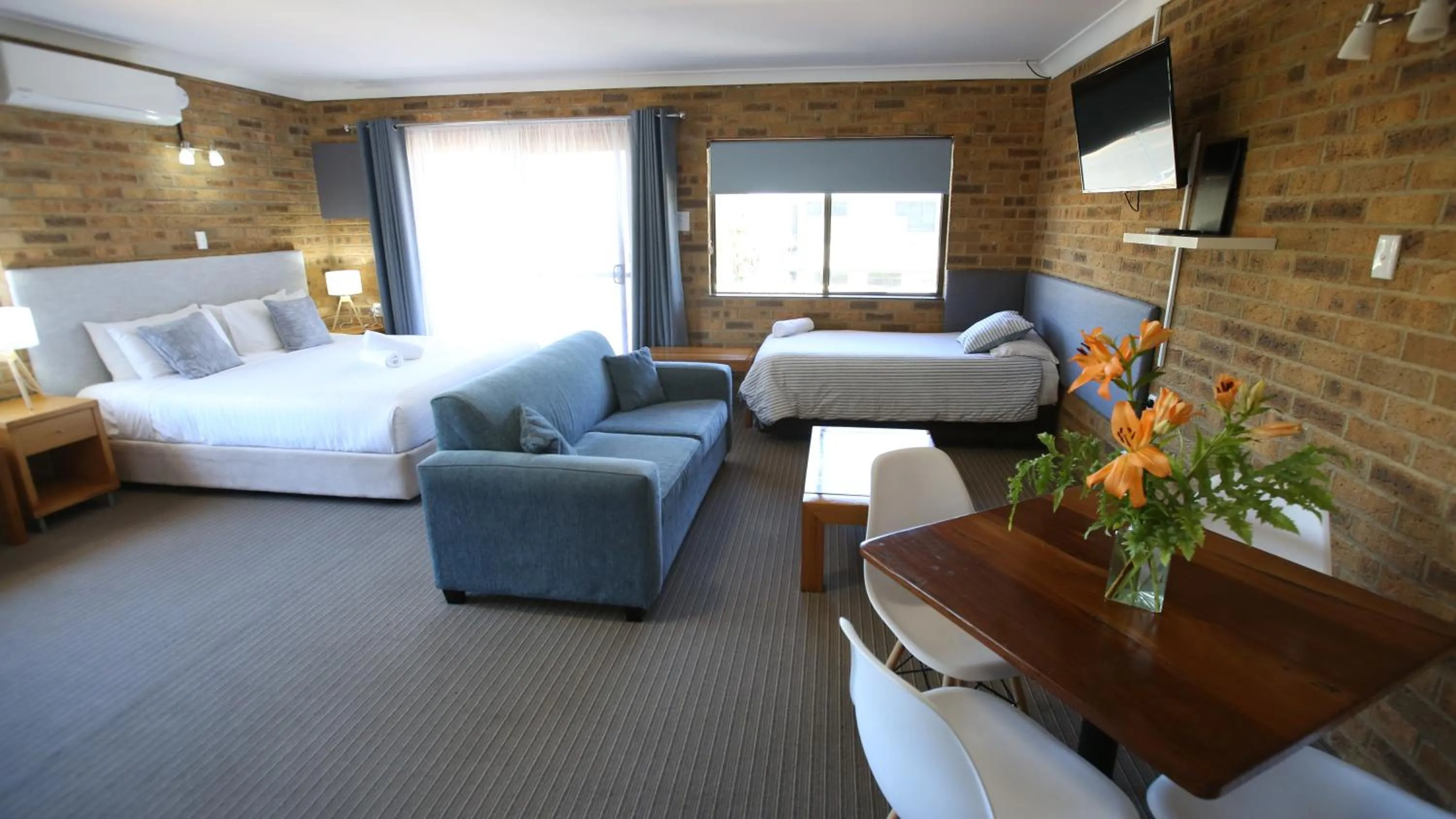 Bed in Hawks Nest Motel