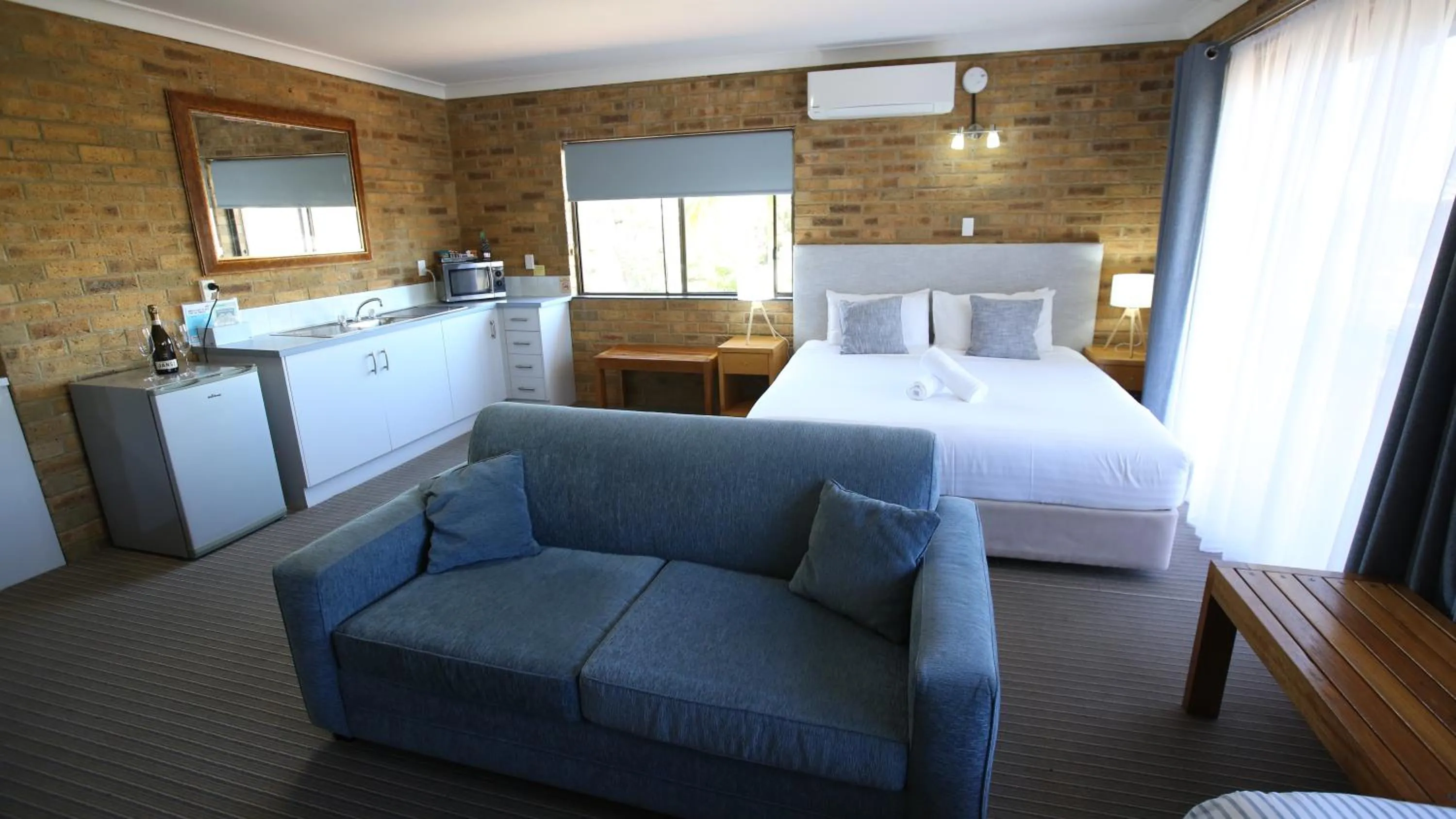 Bed in Hawks Nest Motel