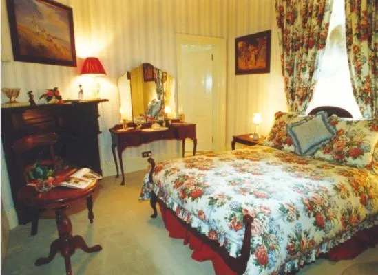 Photo of the whole room, Bed in Ormiston House