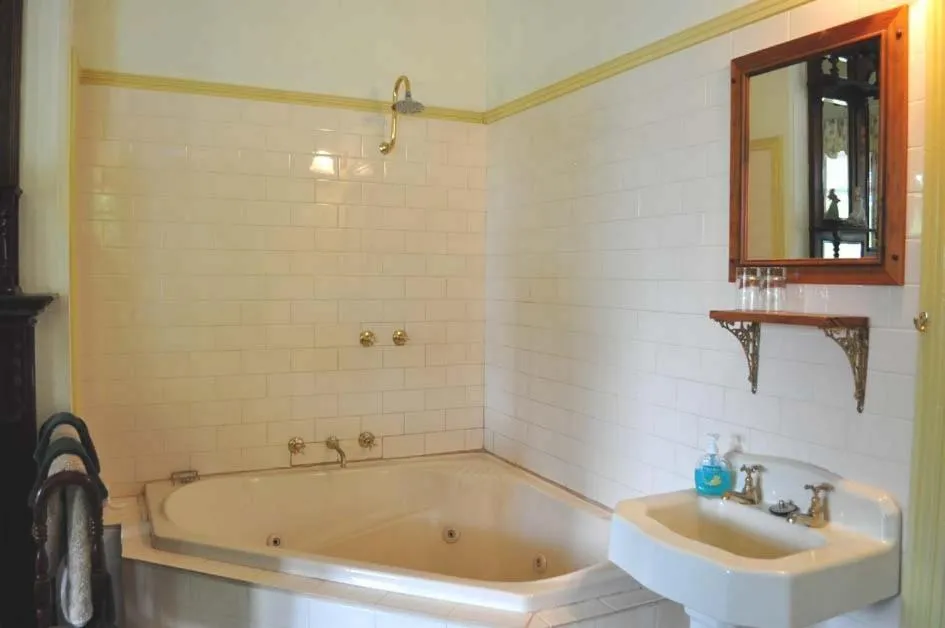 Shower in Ormiston House