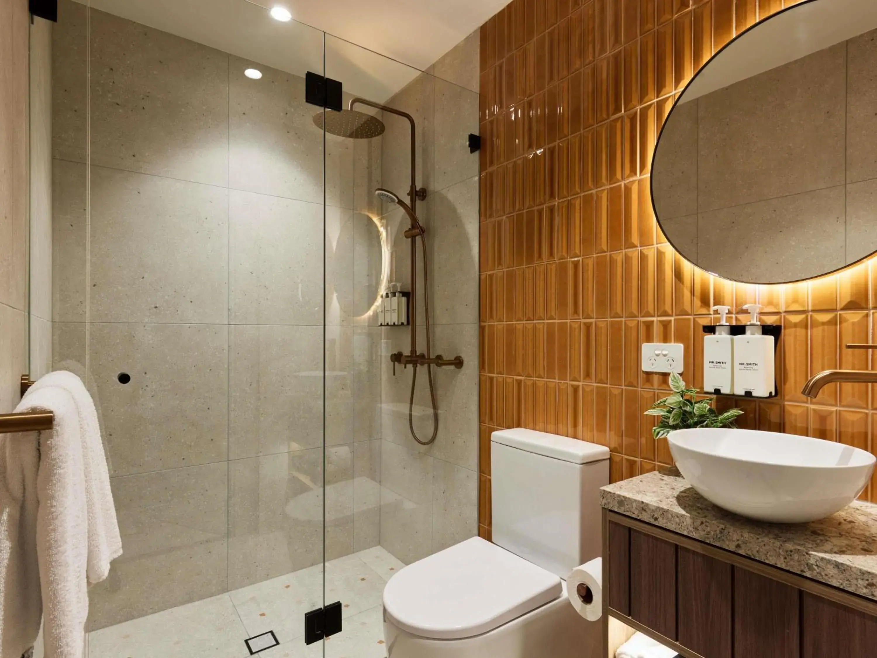 Superior Queen Room in The Clarence Hotel Sydney Superior Queen Room in The Clarence Hotel Sydney