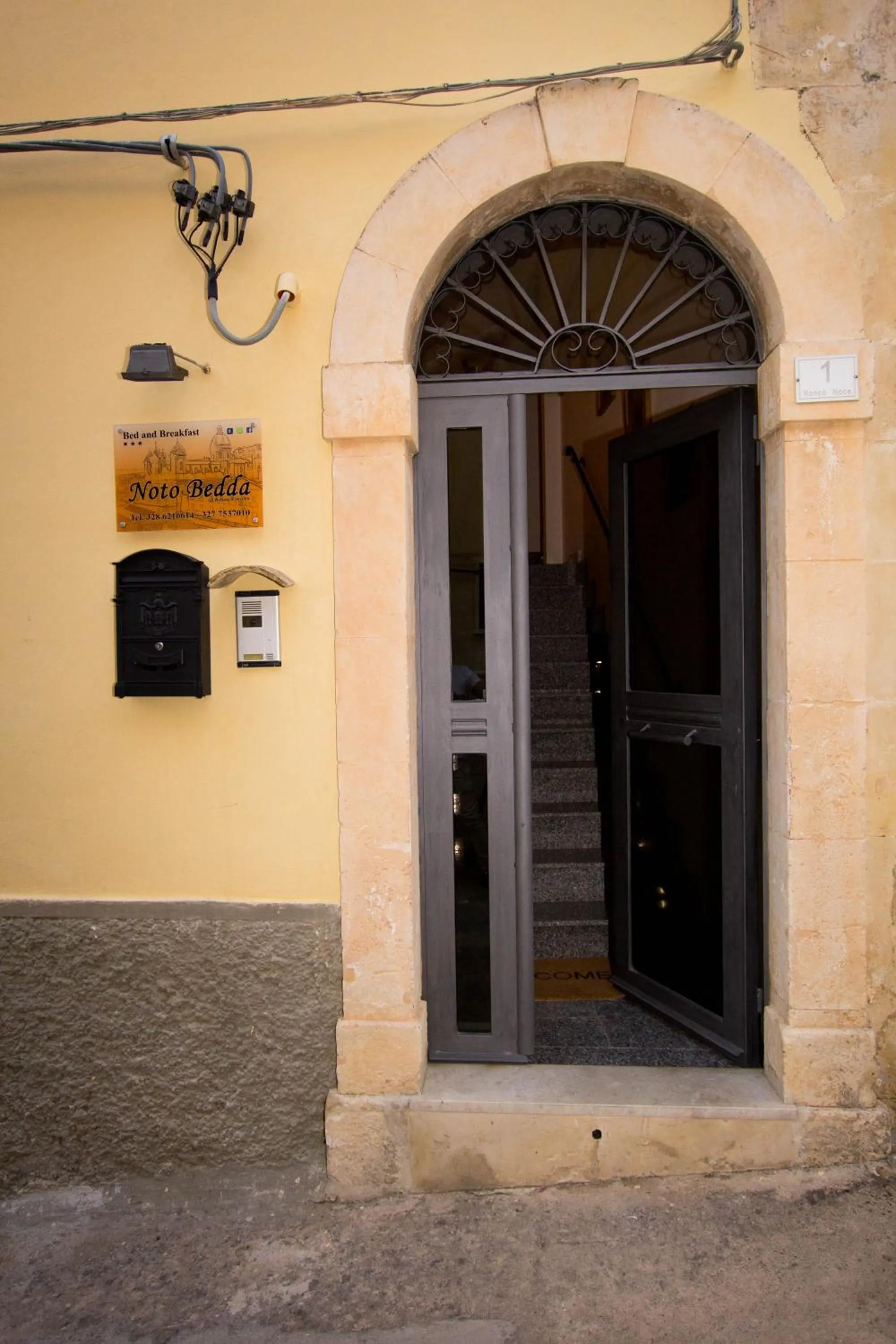 Property building in Noto Bedda Bed&Breakfast