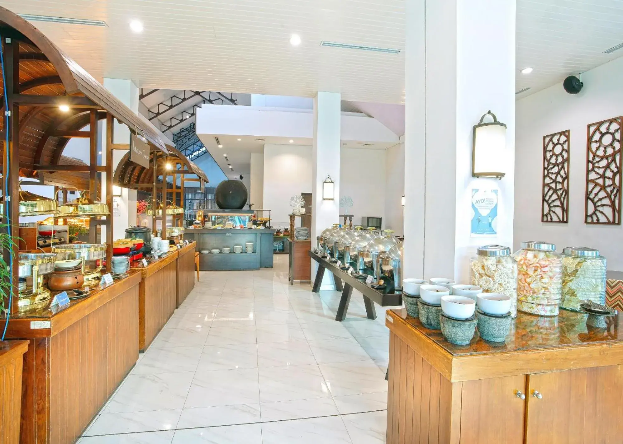 Restaurant/places to eat in Lido Lake Resort by MNC Hotel Restaurant/places to eat in Lido Lake Resort by MNC Hotel