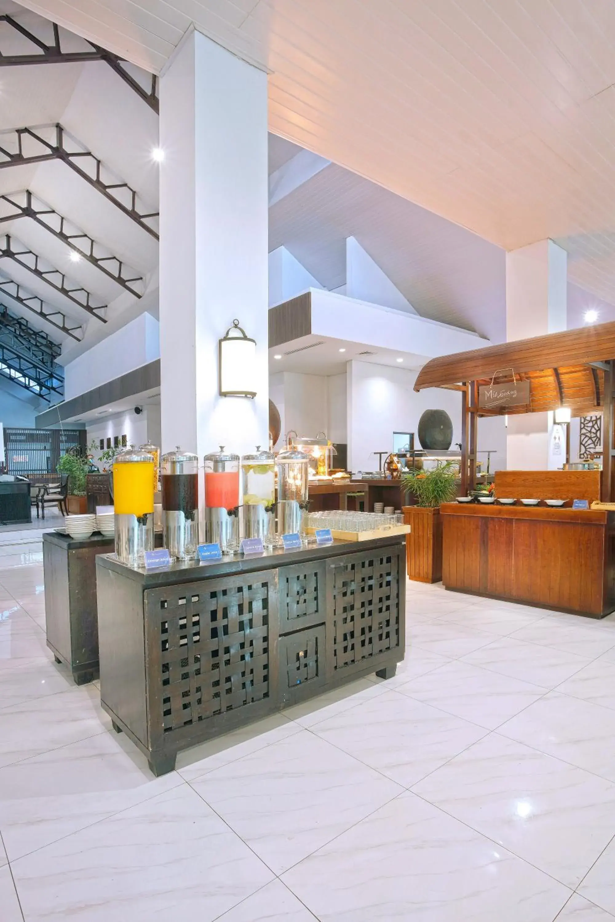 Restaurant/places to eat in Lido Lake Resort by MNC Hotel Restaurant/places to eat in Lido Lake Resort by MNC Hotel