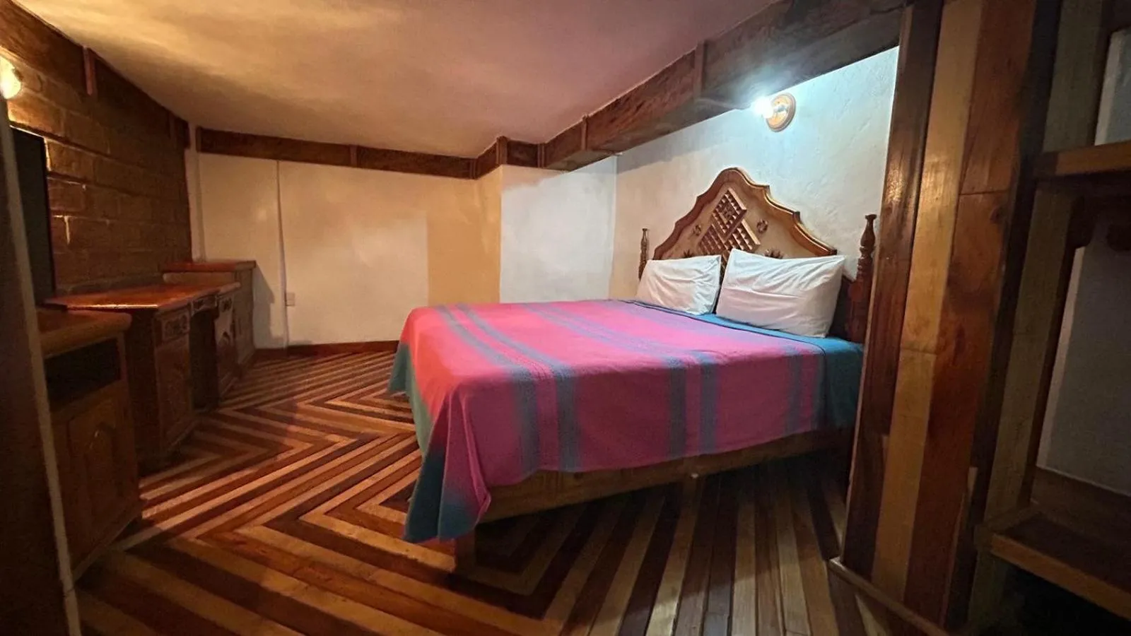 Bed in Hotel Colonial Taxco