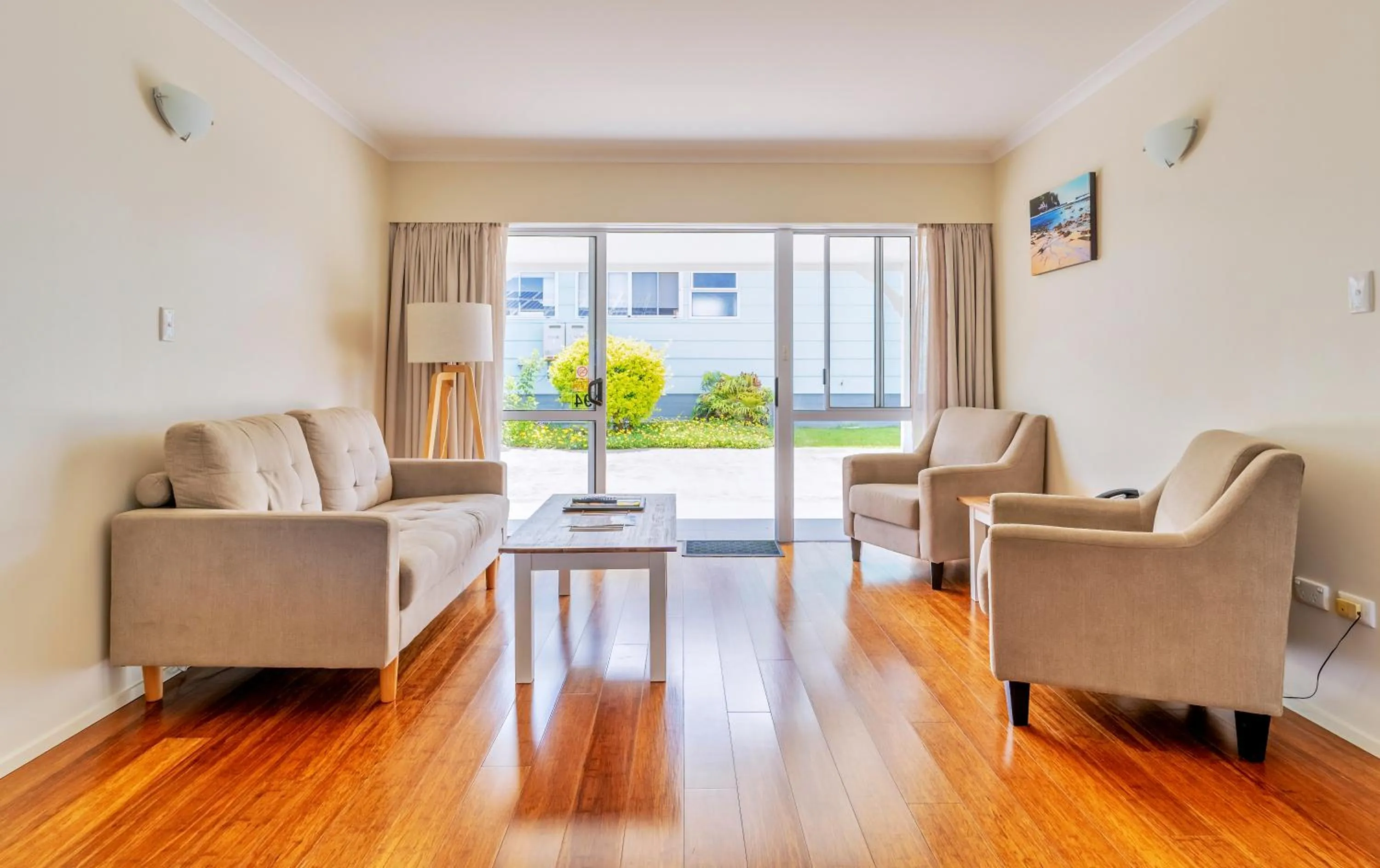 Living room in Aloha Apartments