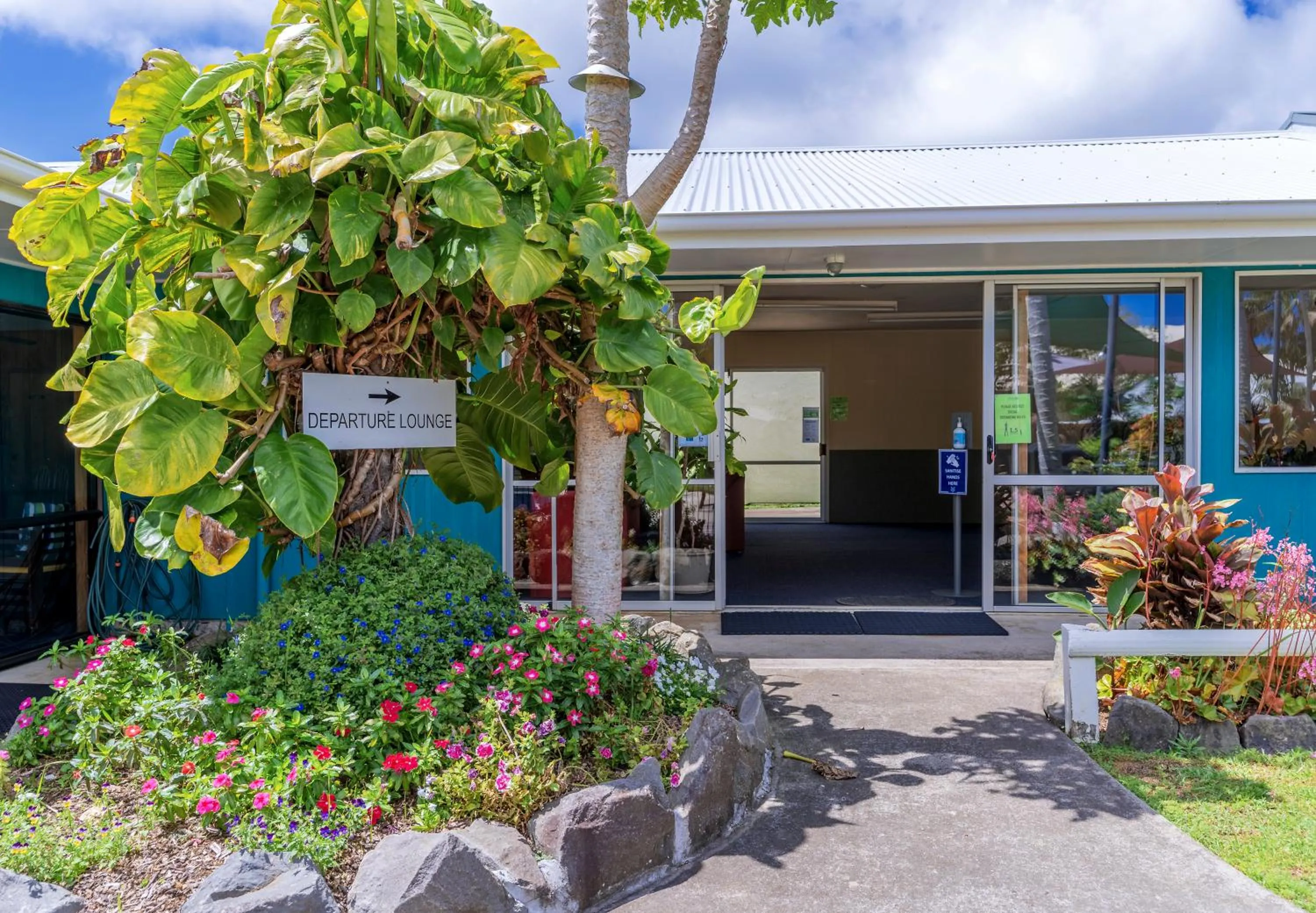 Communal lounge/ TV room in Aloha Apartments