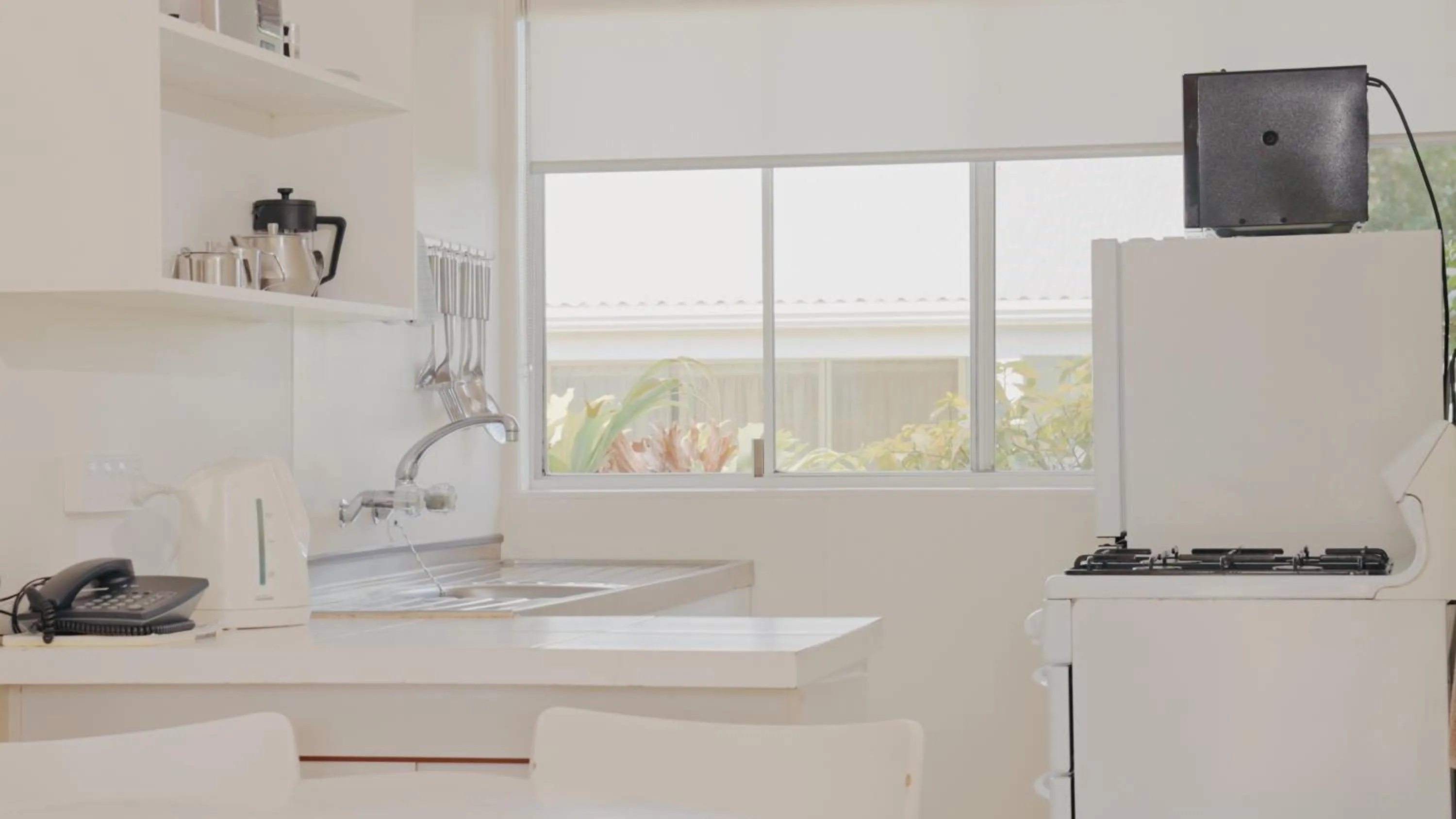 Kitchen or kitchenette in Aloha Apartments