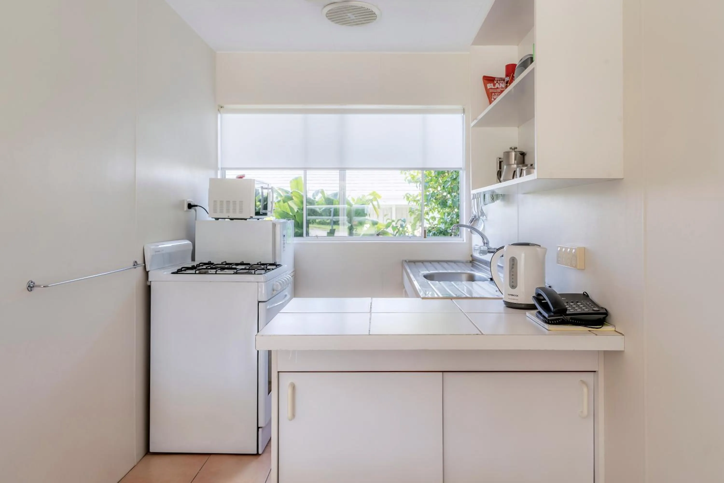 kitchen in Aloha Apartments