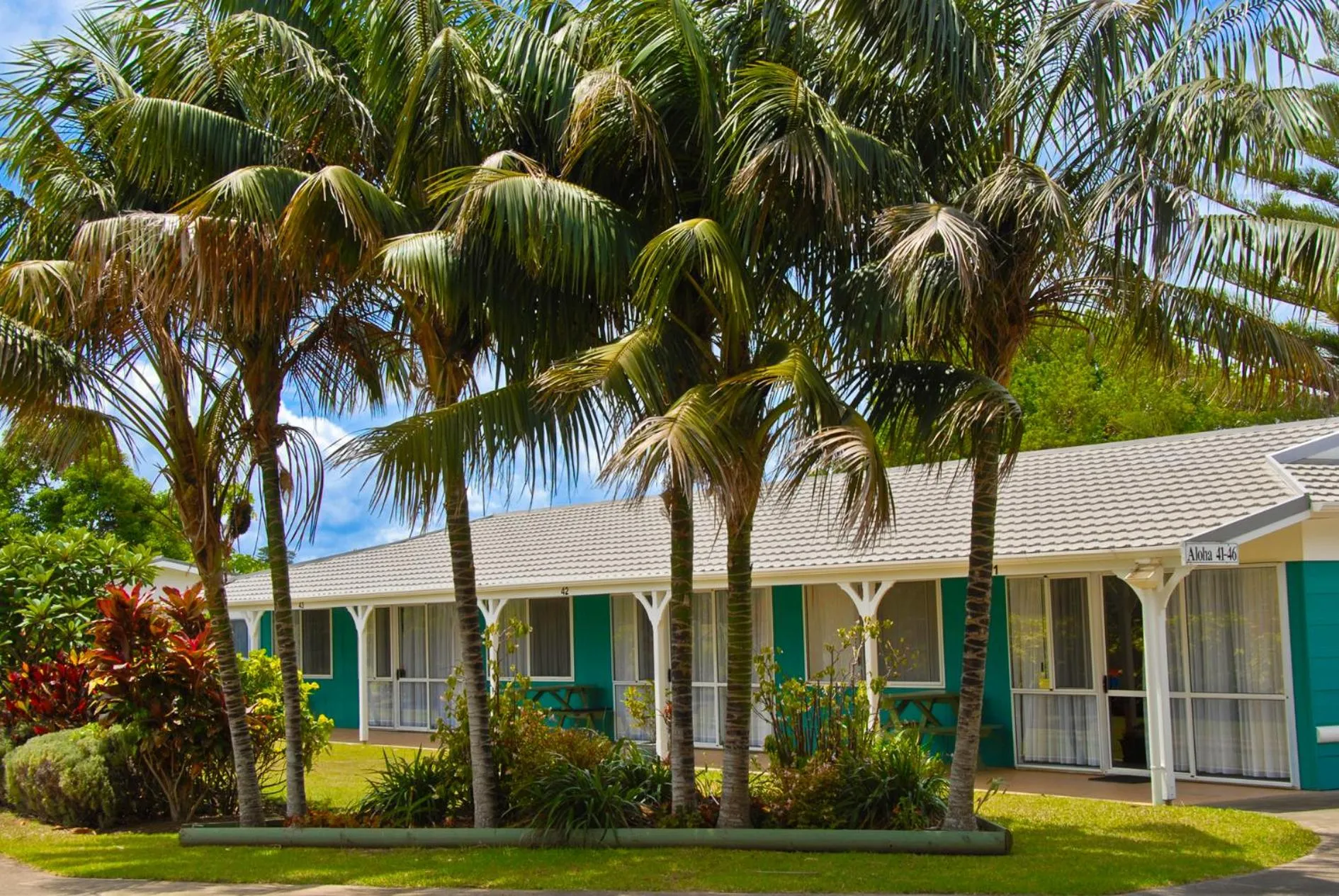 Property building in Aloha Apartments