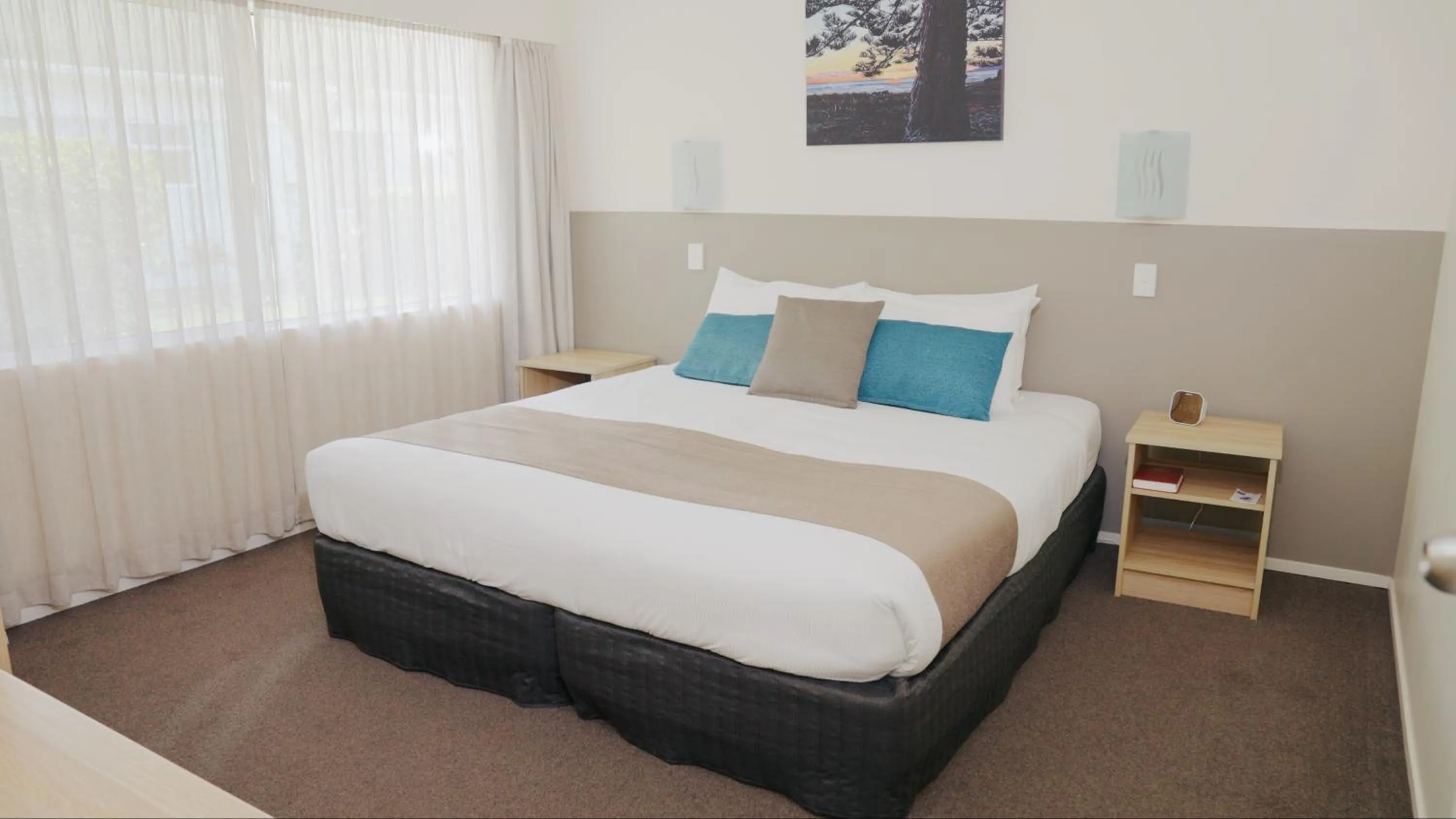 Bedroom, Bed in Aloha Apartments