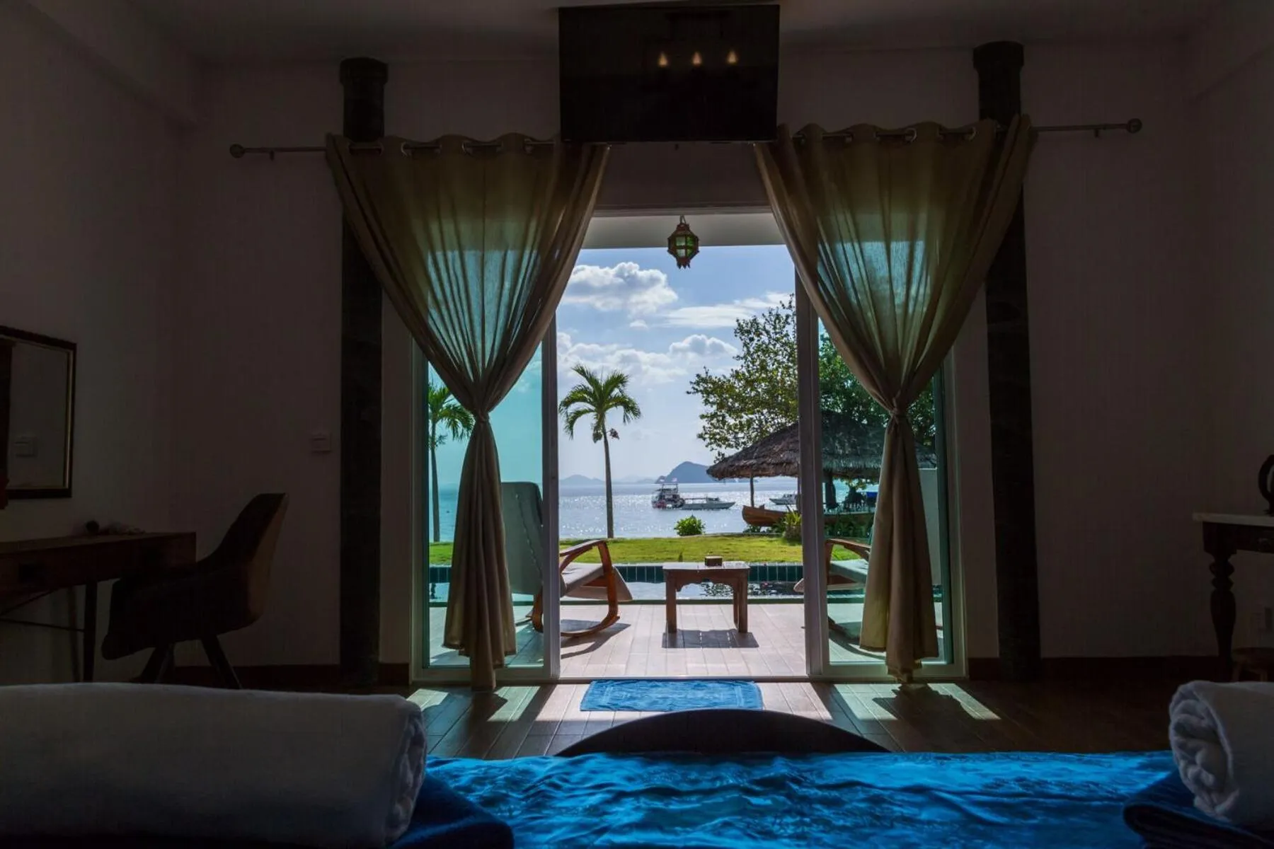 Bed in Yao Yai Beach Resort