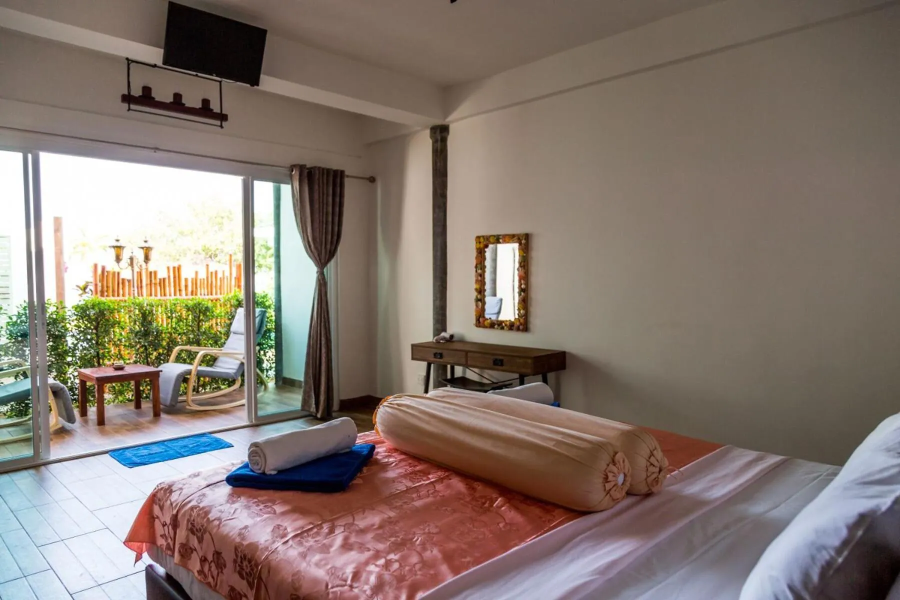 Bed in Yao Yai Beach Resort