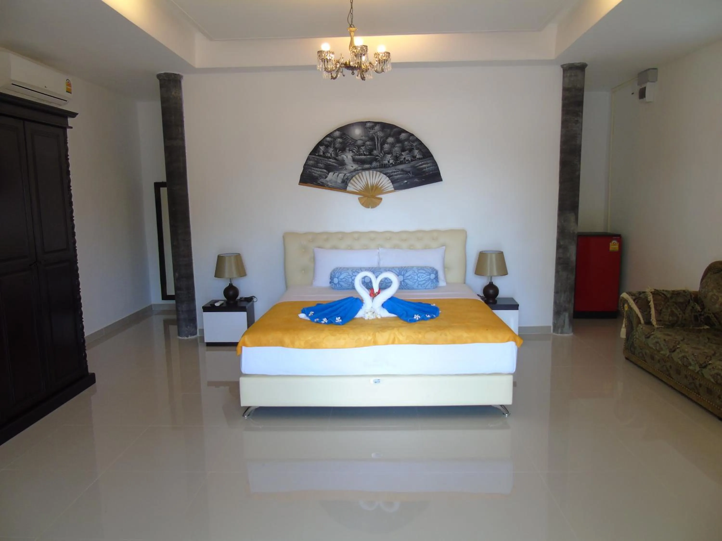Photo of the whole room, Bed in Yao Yai Beach Resort