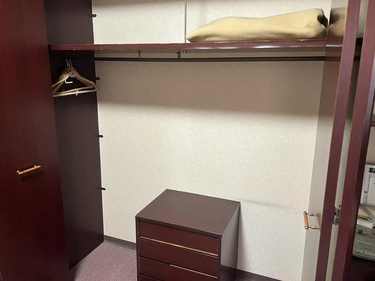 wardrobe in Sky Heart Hotel Shimonoseki