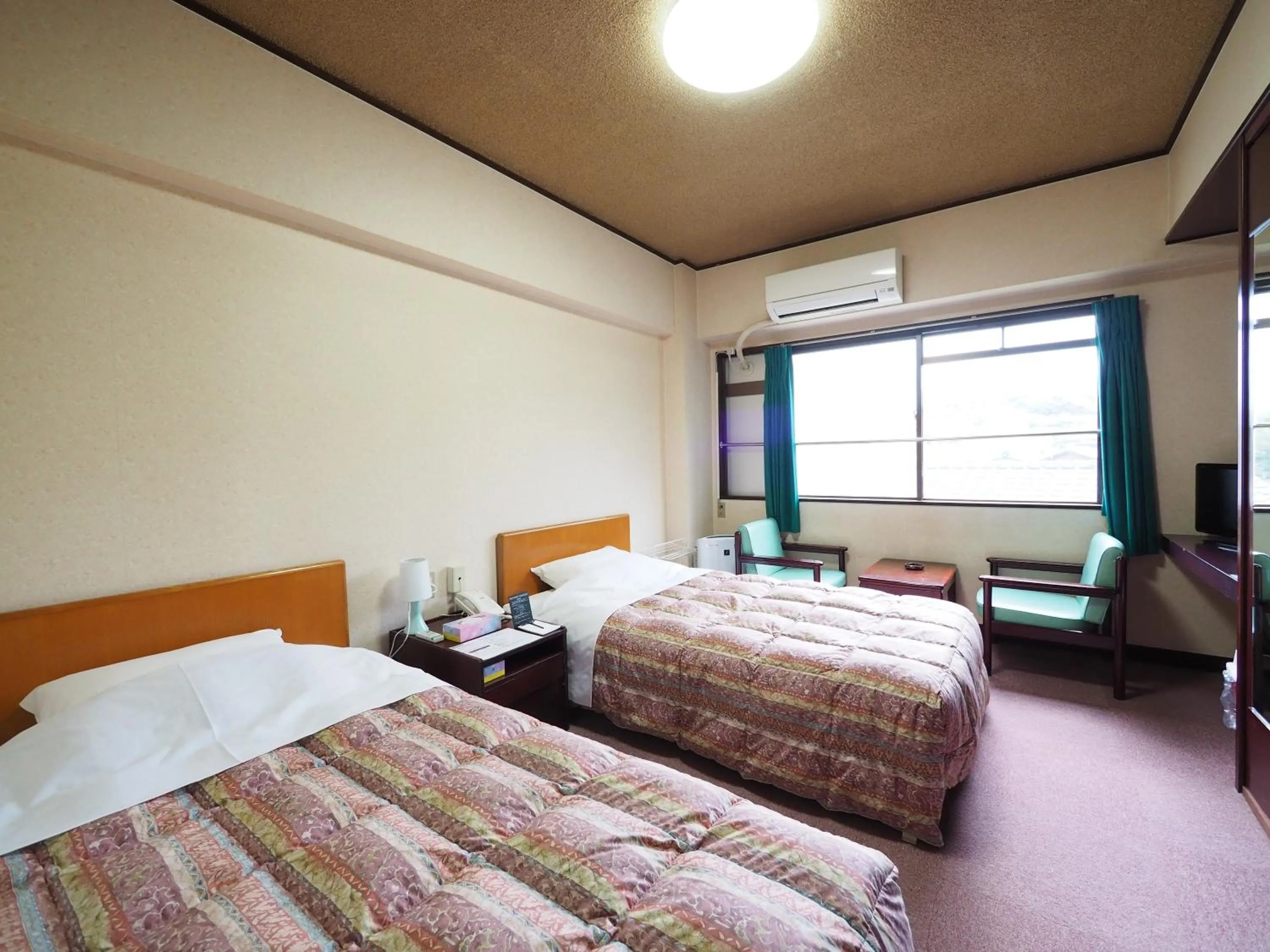 Photo of the whole room, Bed in Sky Heart Hotel Shimonoseki