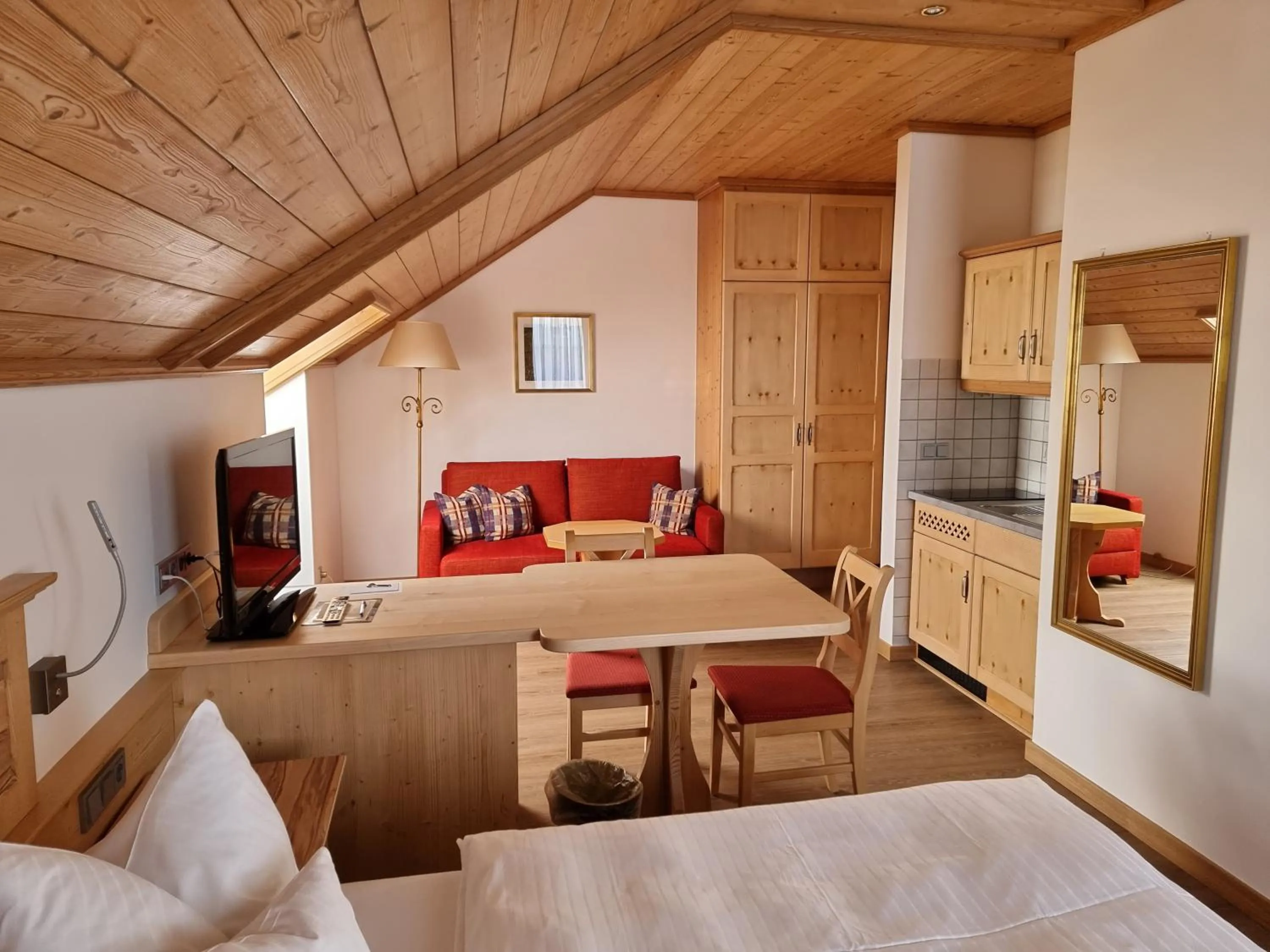 Photo of the whole room, Bed in Glasl's Landhotel