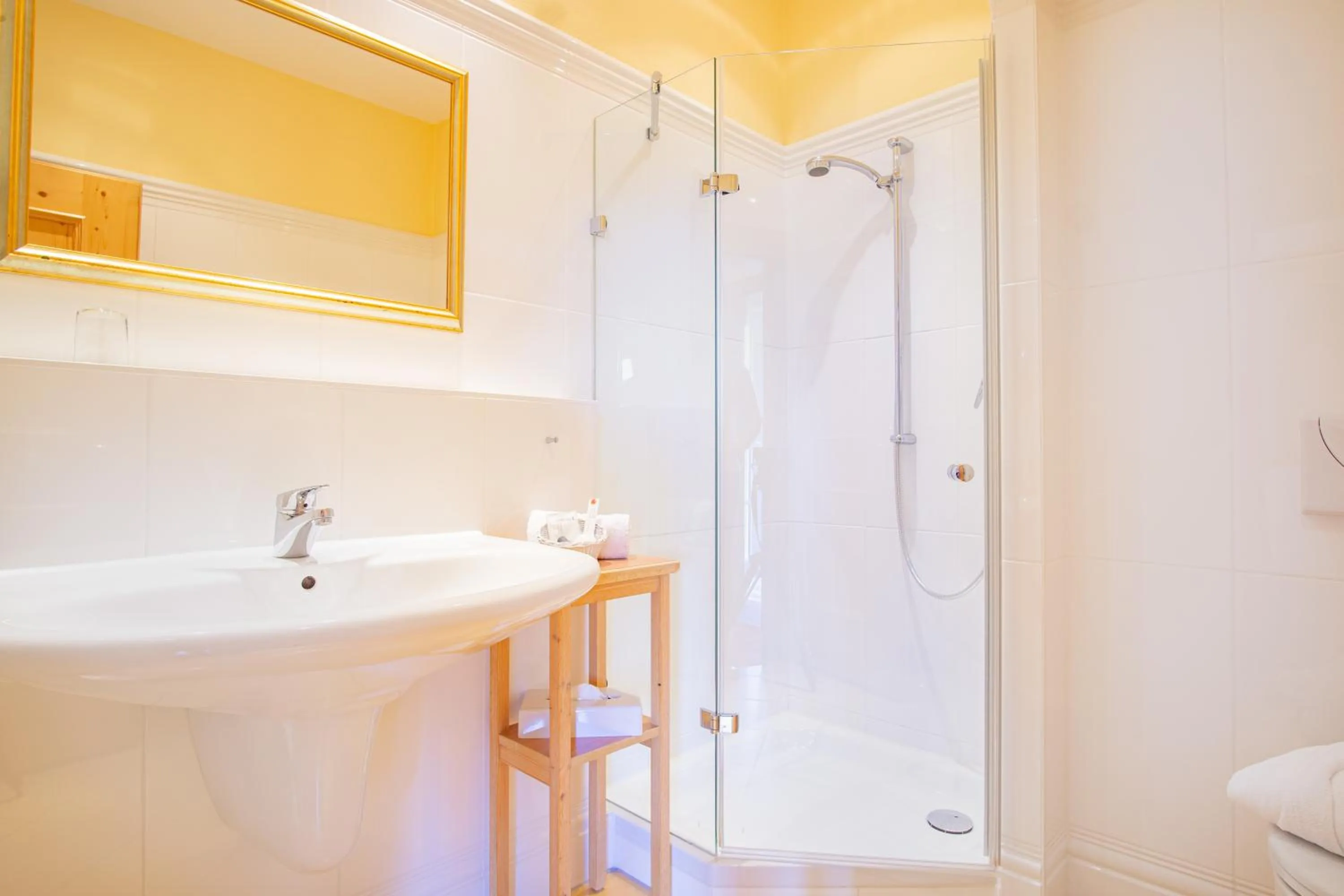 Bathroom in Glasl's Landhotel