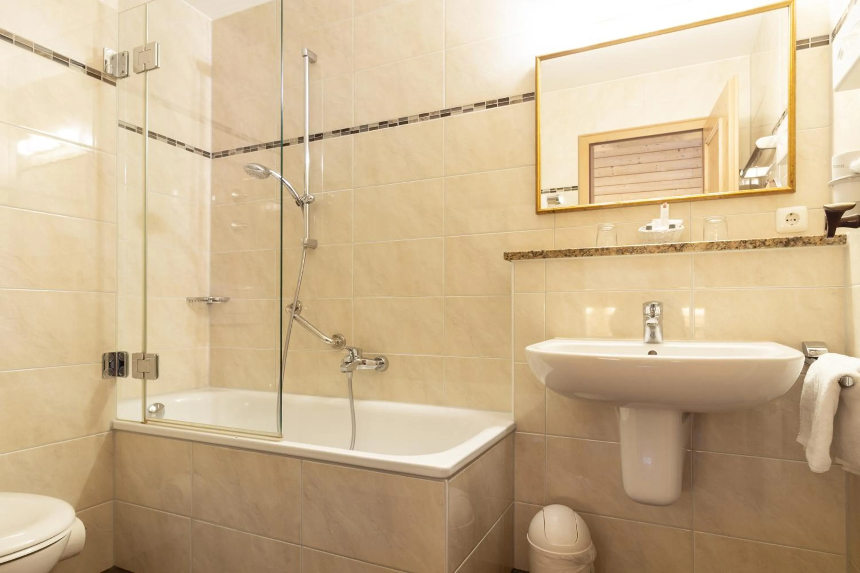 Bathroom in Glasl's Landhotel