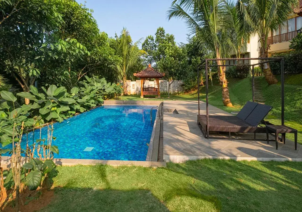 Swimming pool in Shanaya Resort Malang Swimming pool in Shanaya Resort Malang