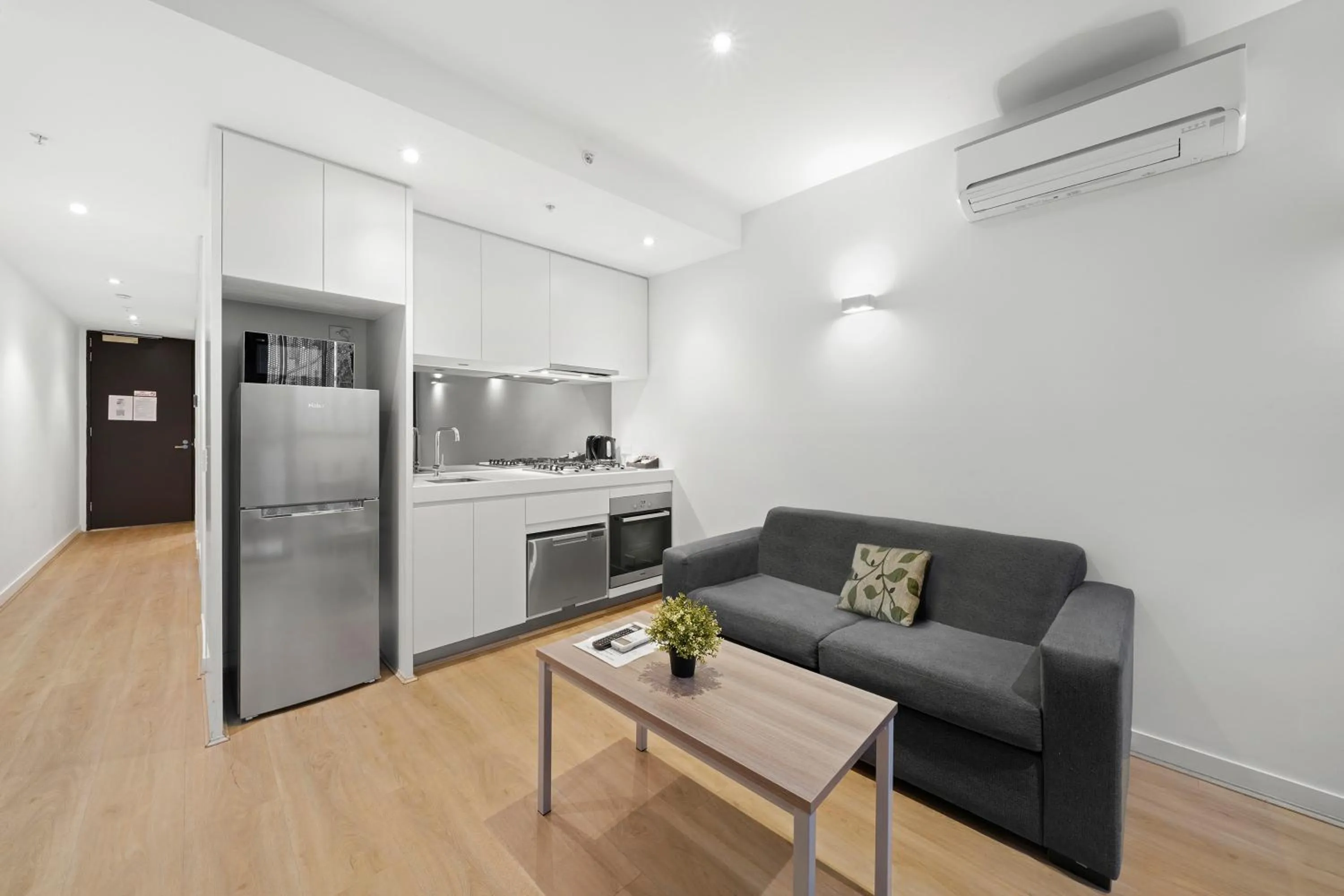 Kitchen or kitchenette in Flinders Street Apartments