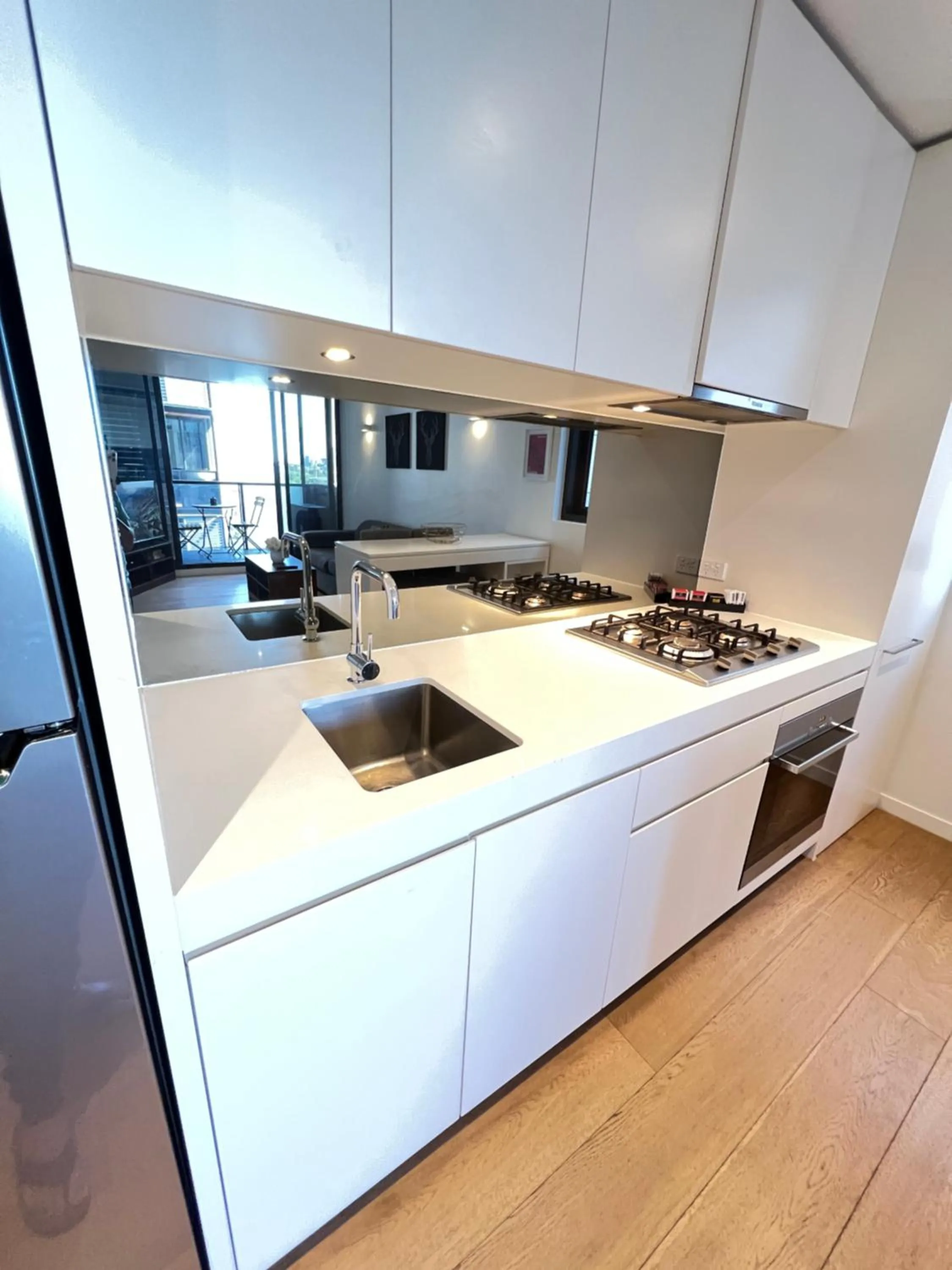 Kitchen or kitchenette in Flinders Street Apartments